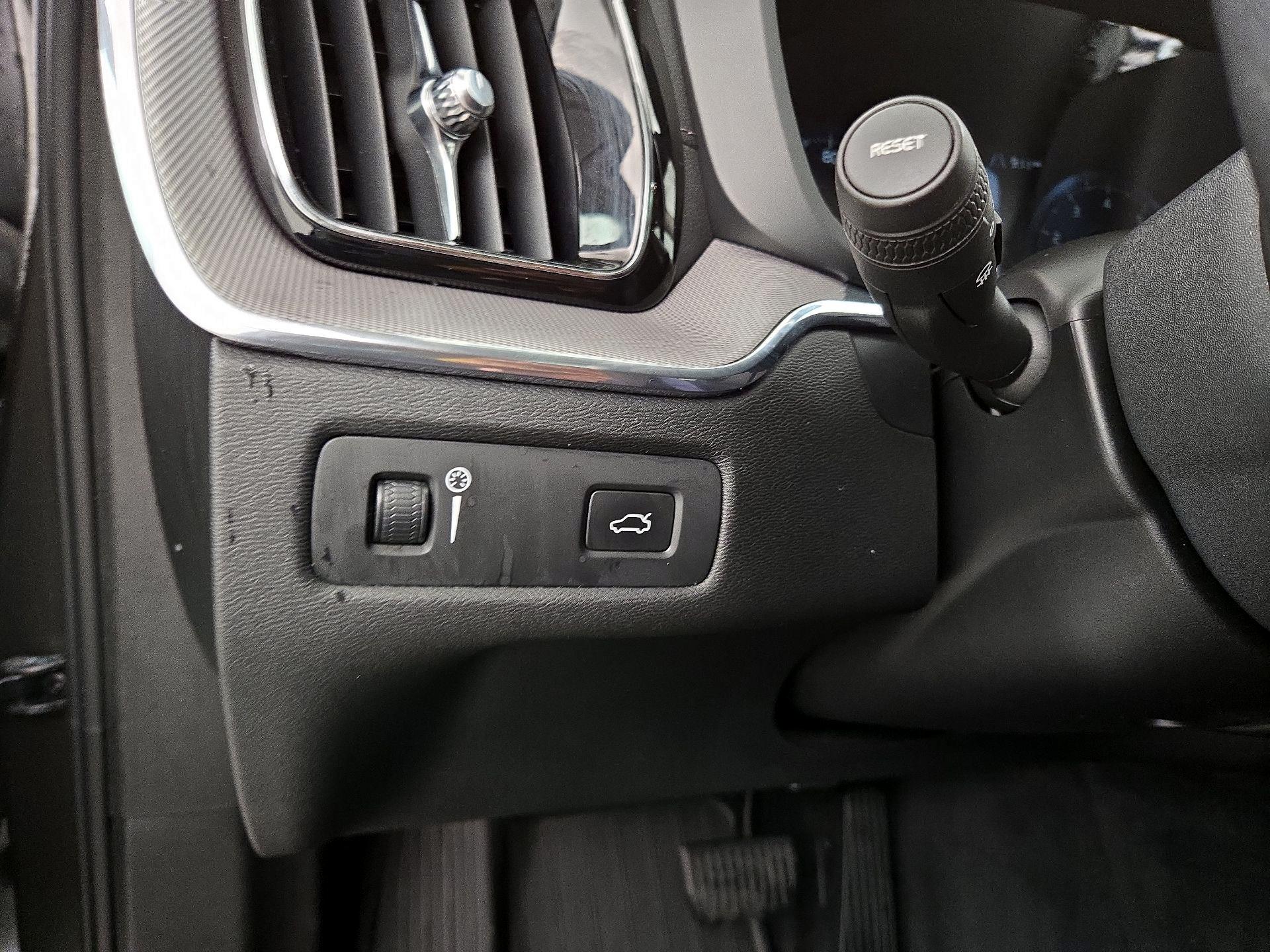 Thumbnail: 2019 Volvo XC60 - 13