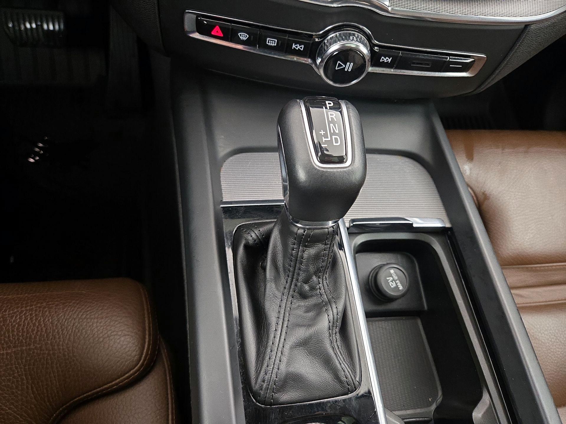 Thumbnail: 2019 Volvo XC60 - 18