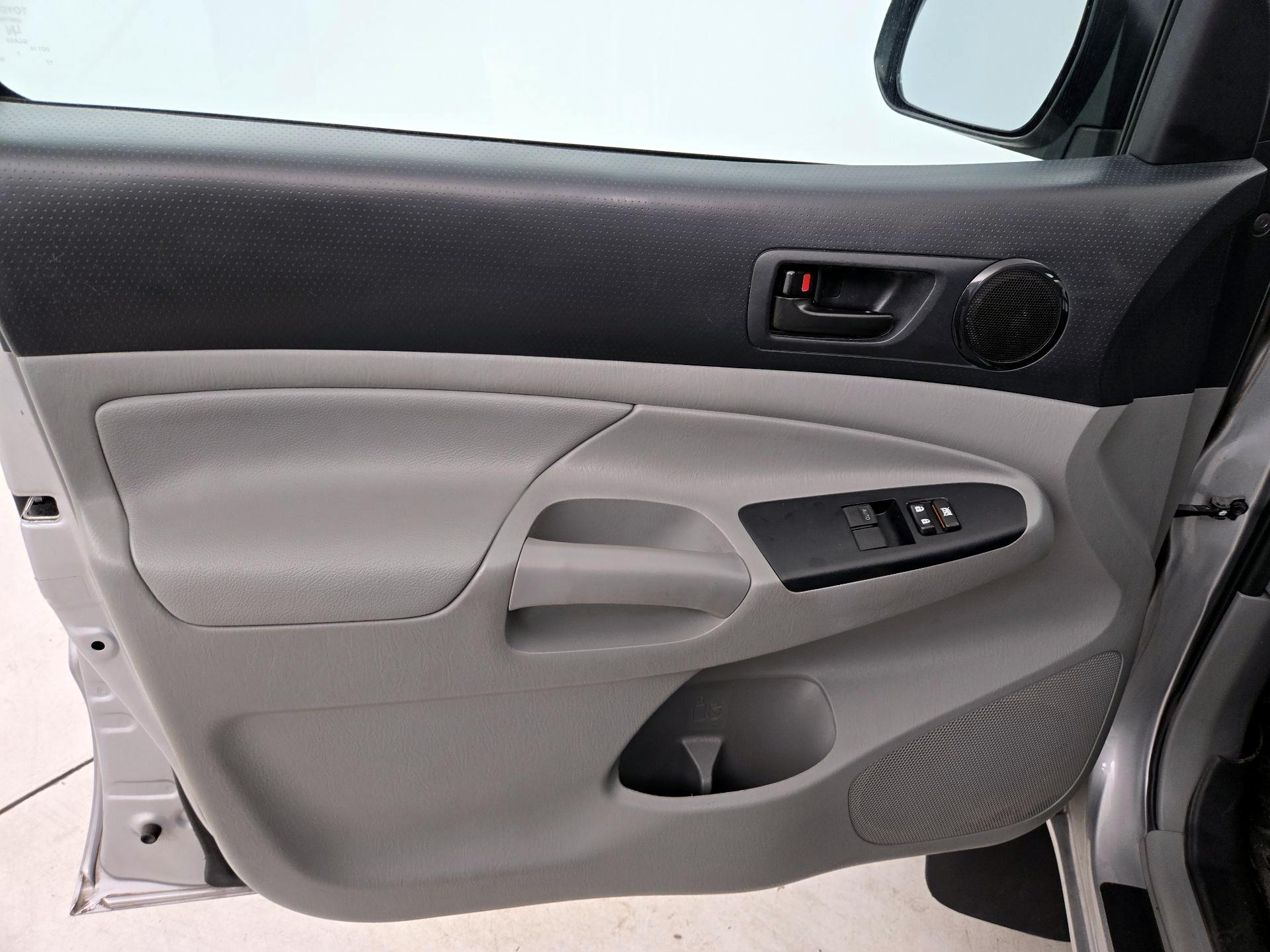 Thumbnail: 2015 Toyota Tacoma - 12