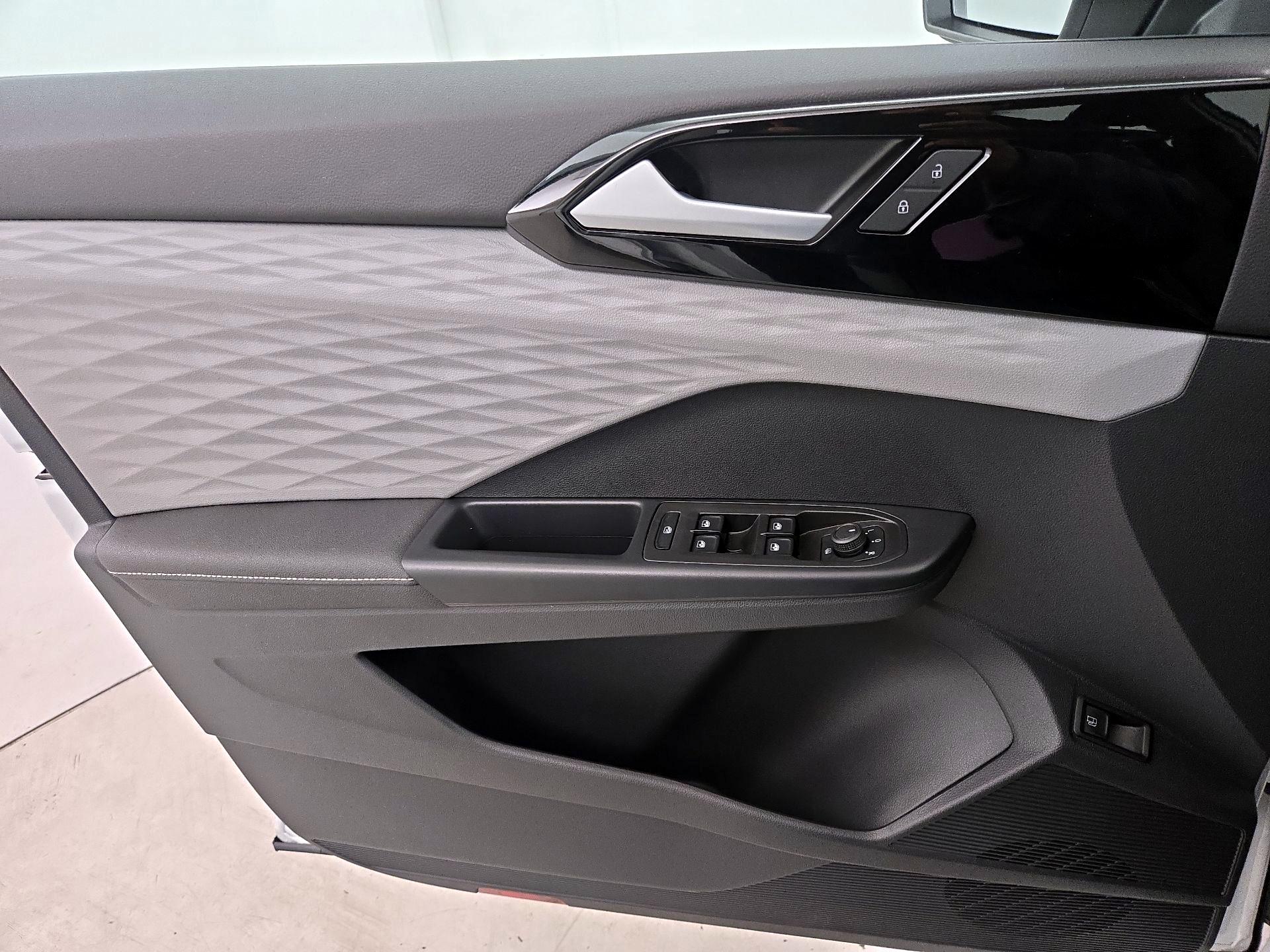 Thumbnail: 2024 Volkswagen Taos - 12