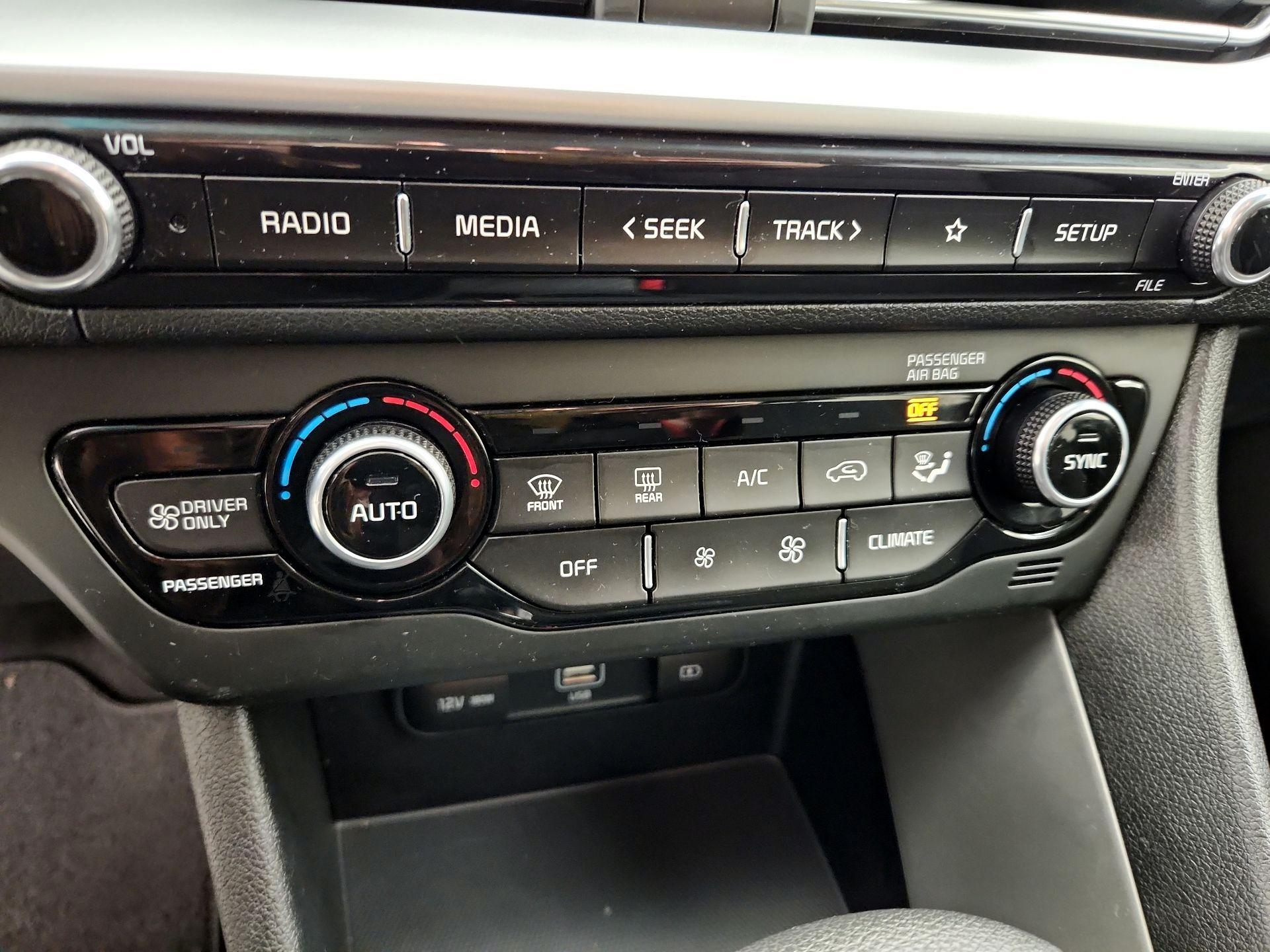 Thumbnail: 2022 Kia Niro - 16