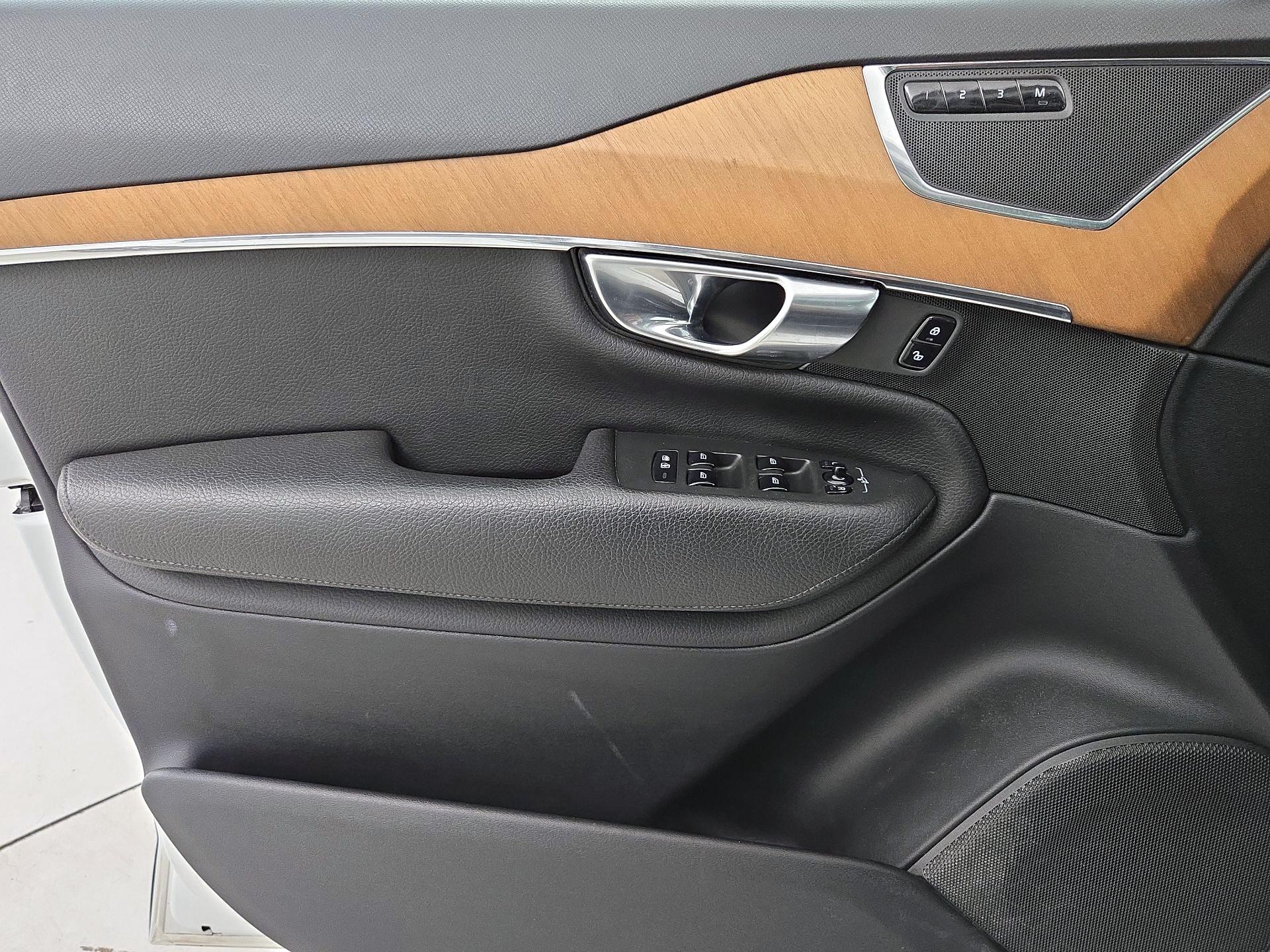 Thumbnail: 2021 Volvo XC90 - 12