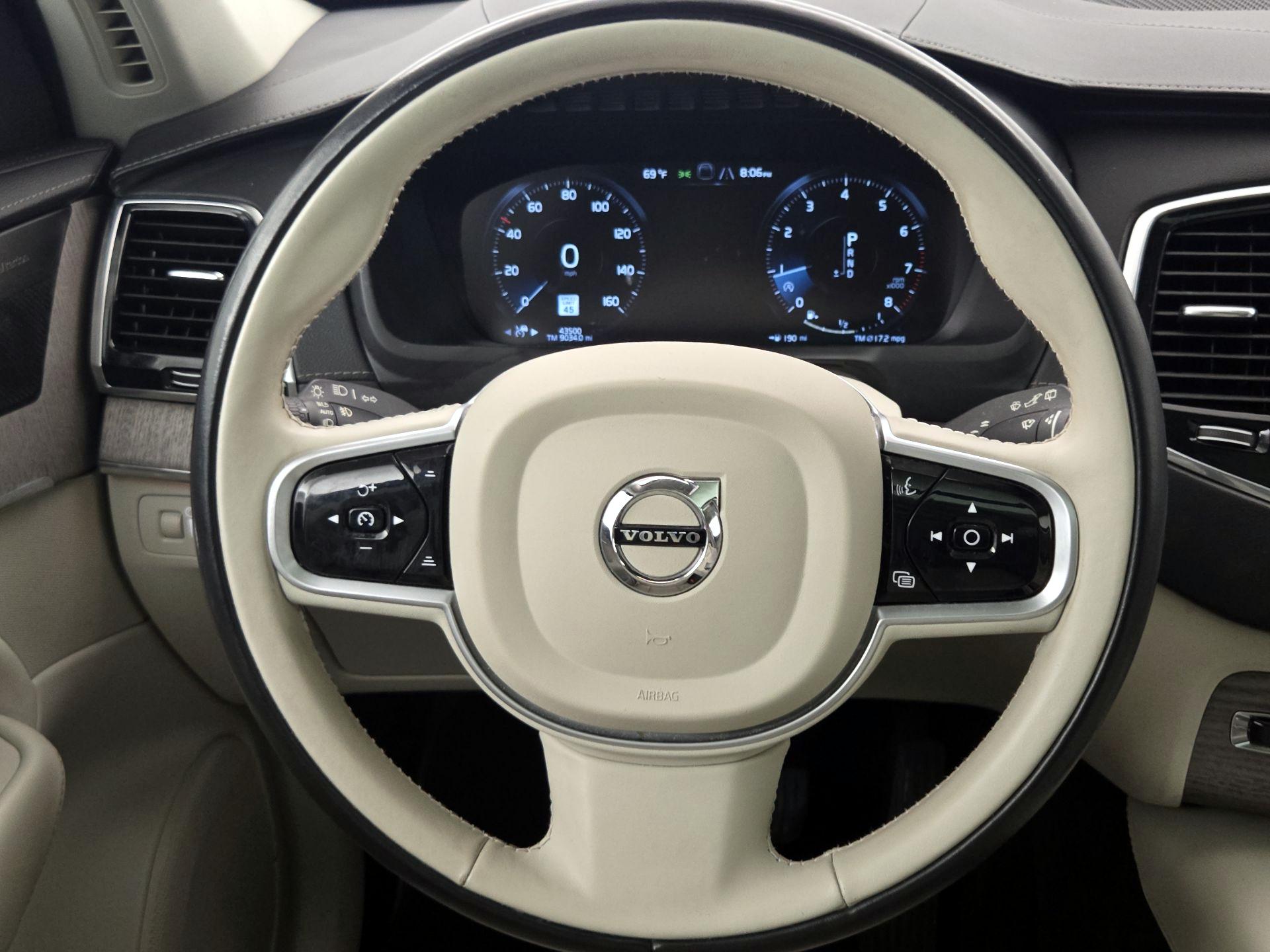 Thumbnail: 2022 Volvo XC90 - 10