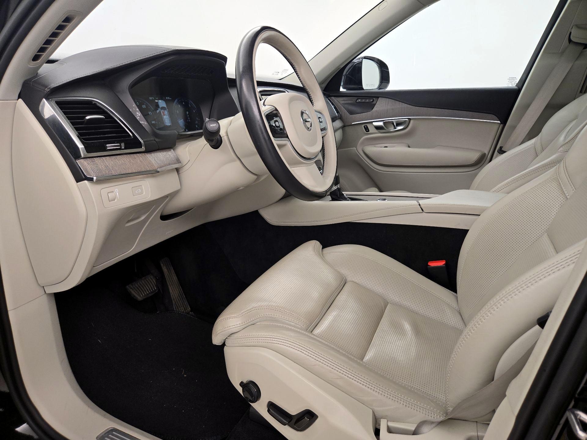 Thumbnail: 2022 Volvo XC90 - 11