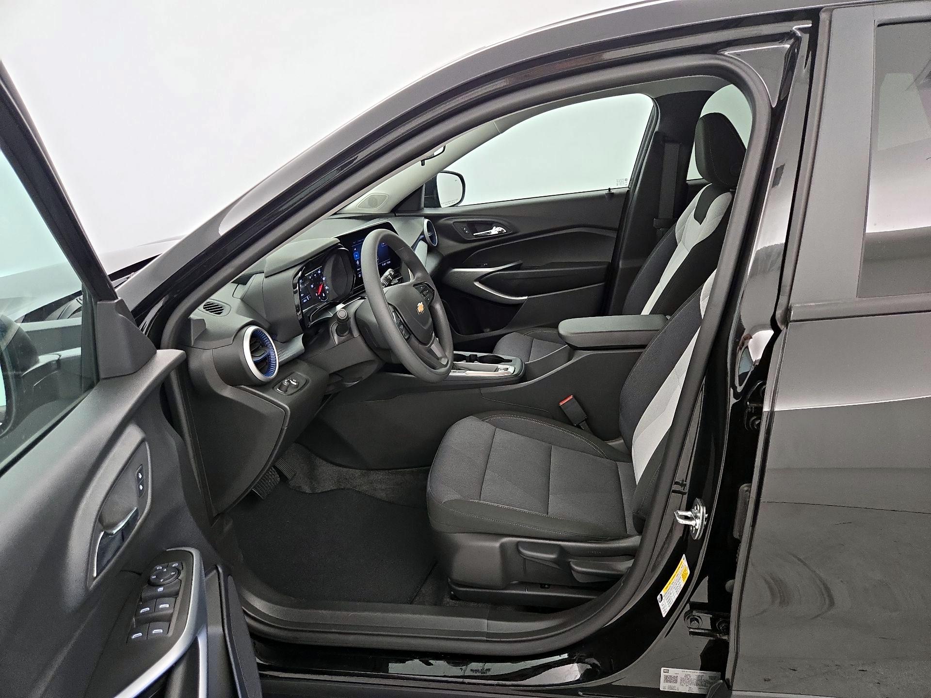 Thumbnail: 2025 Chevrolet Trax - 11