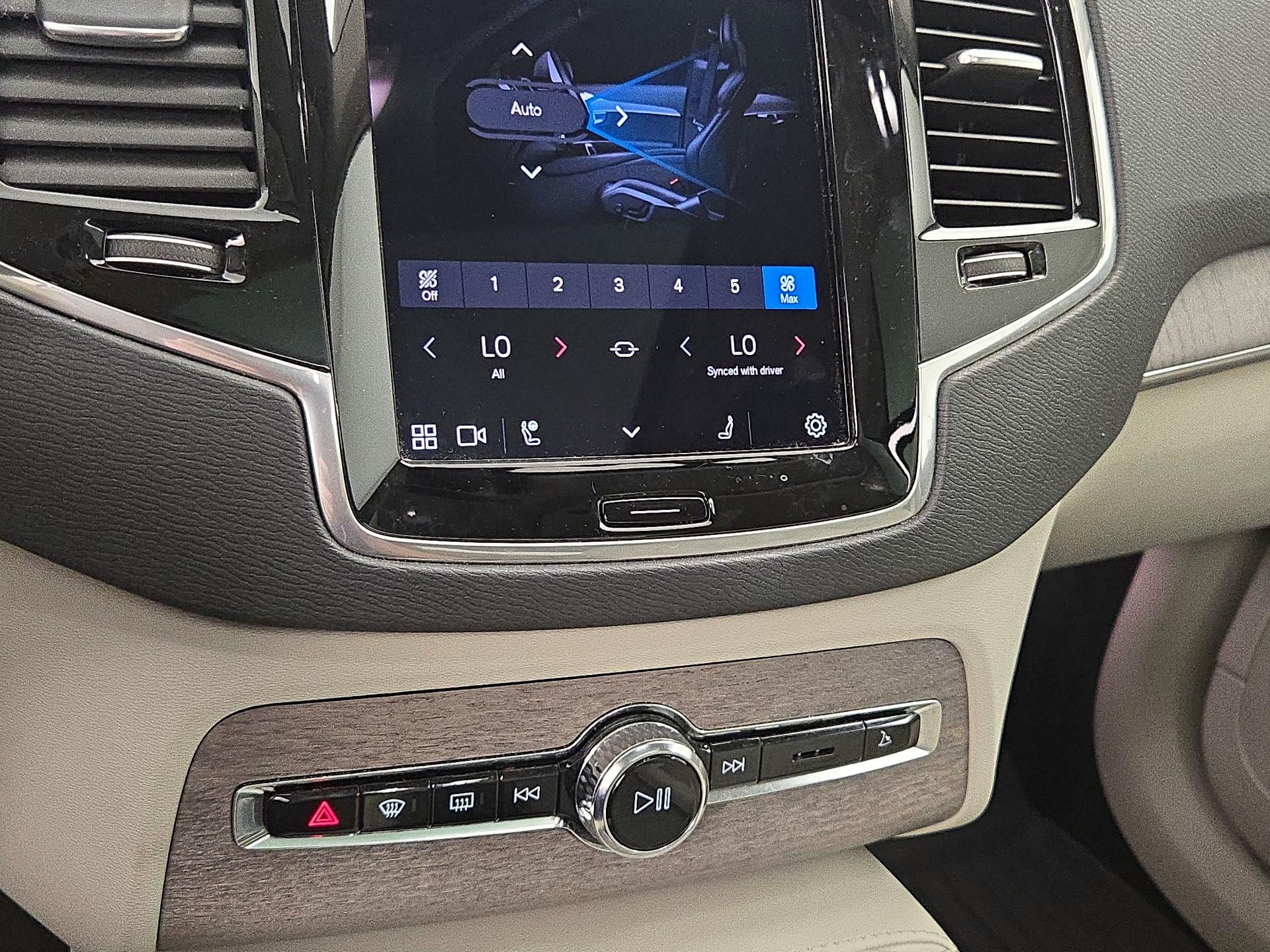 Thumbnail: 2023 Volvo XC90 - 17