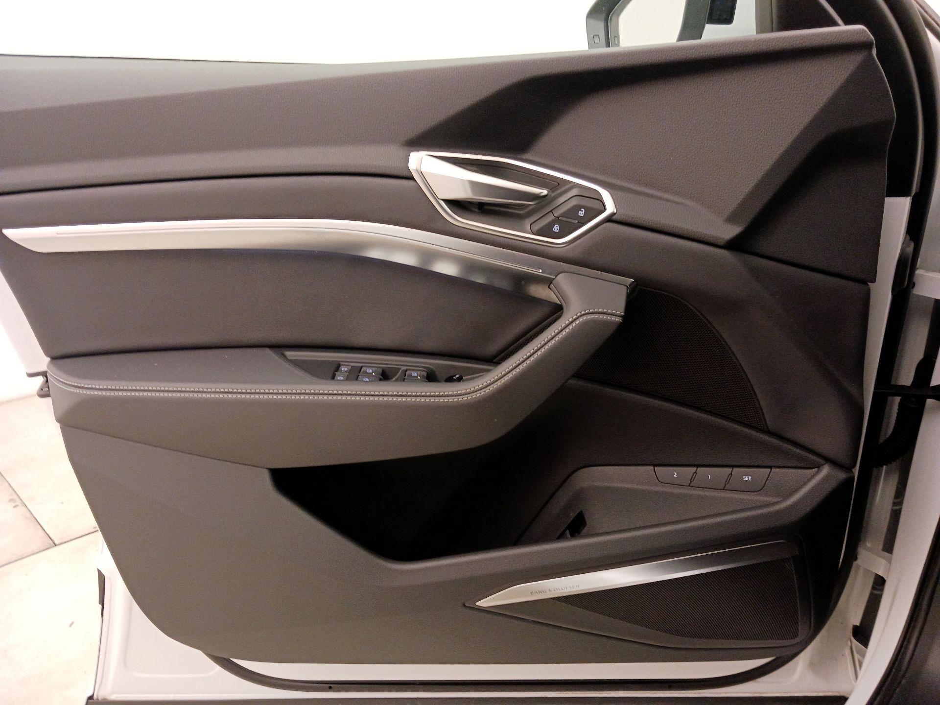 Thumbnail: 2024 Audi Q8 e-tron - 12