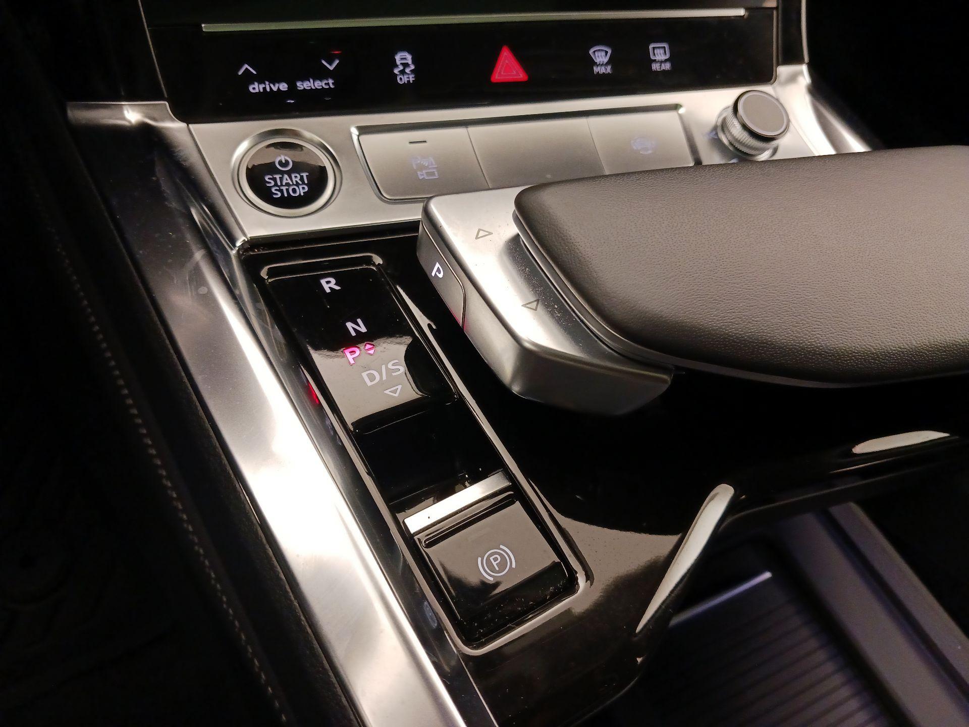 Thumbnail: 2024 Audi Q8 e-tron - 18