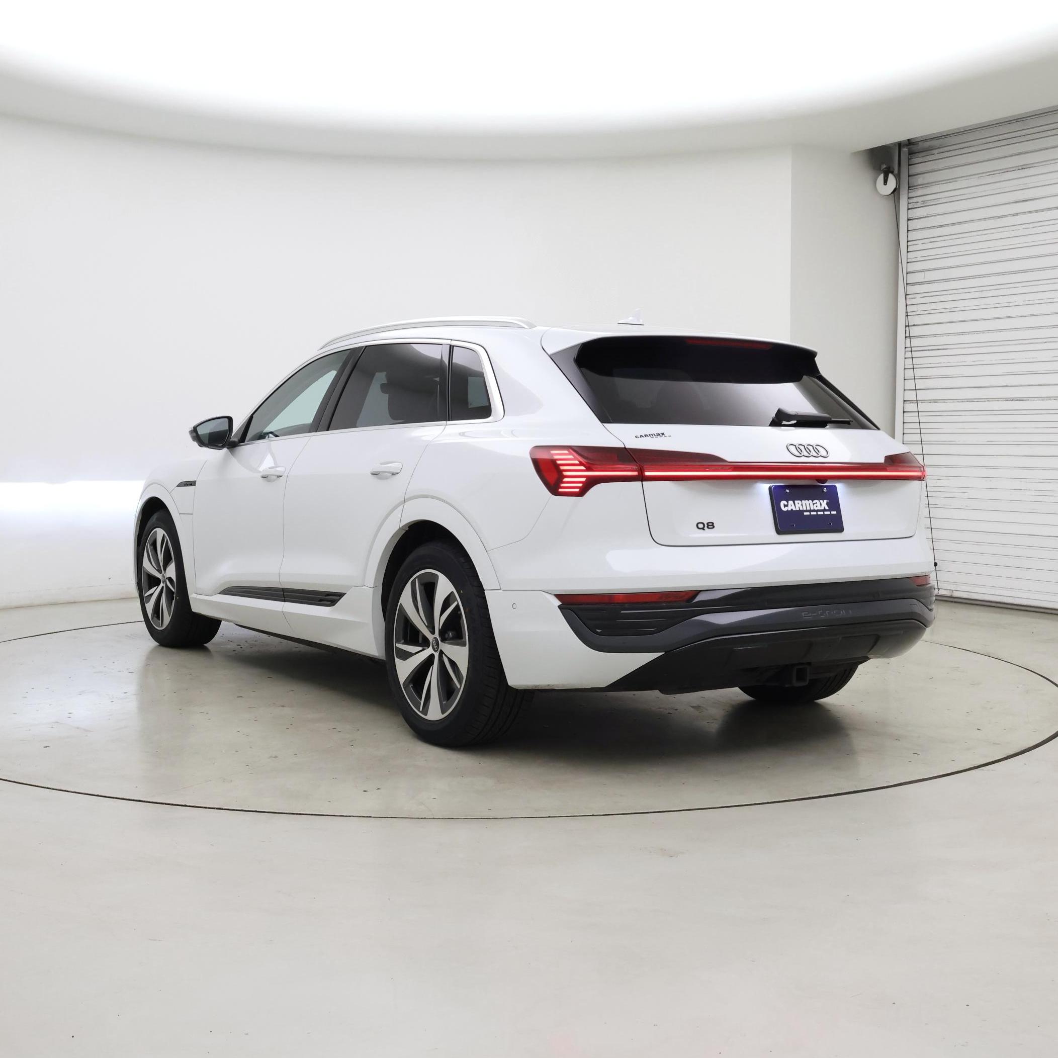 Thumbnail: 2024 Audi Q8 e-tron - 2