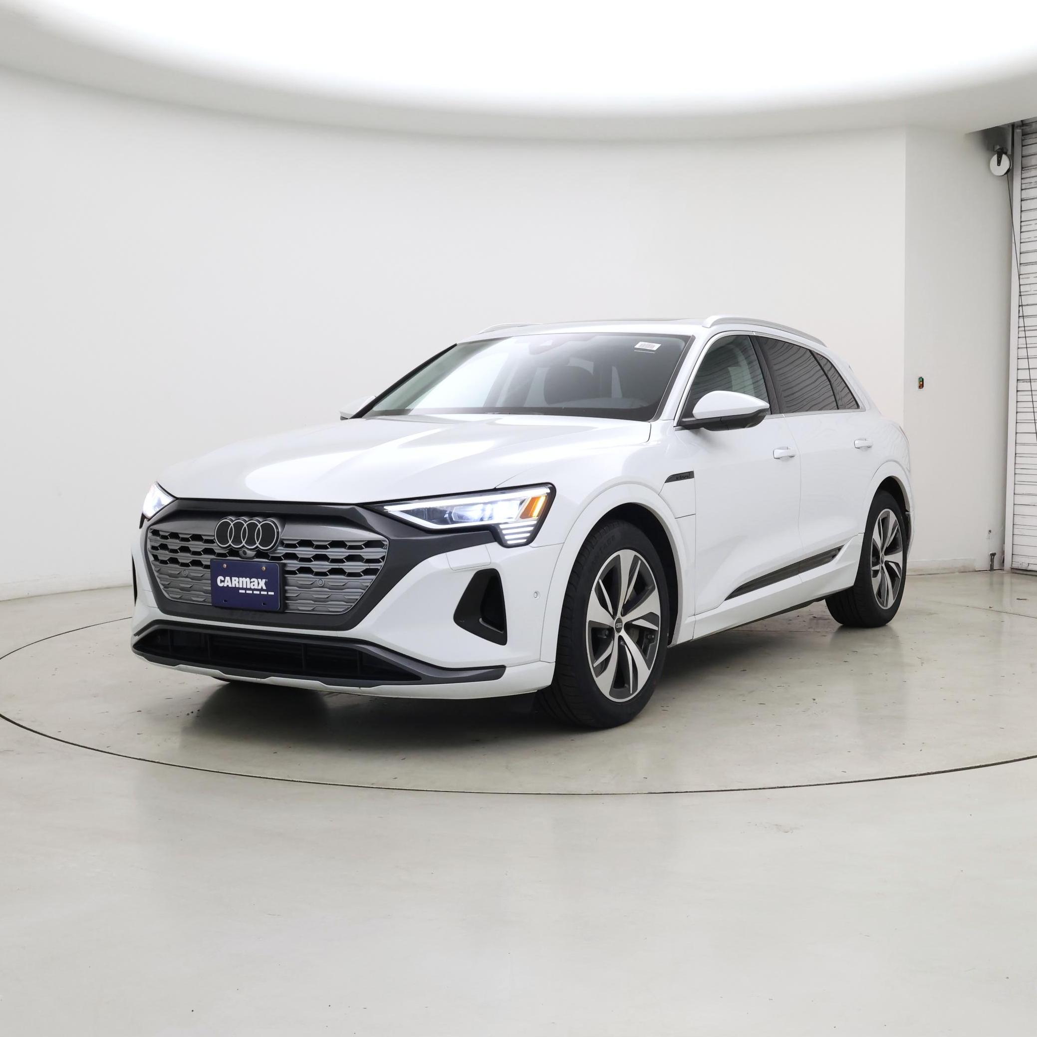 Thumbnail: 2024 Audi Q8 e-tron - 4