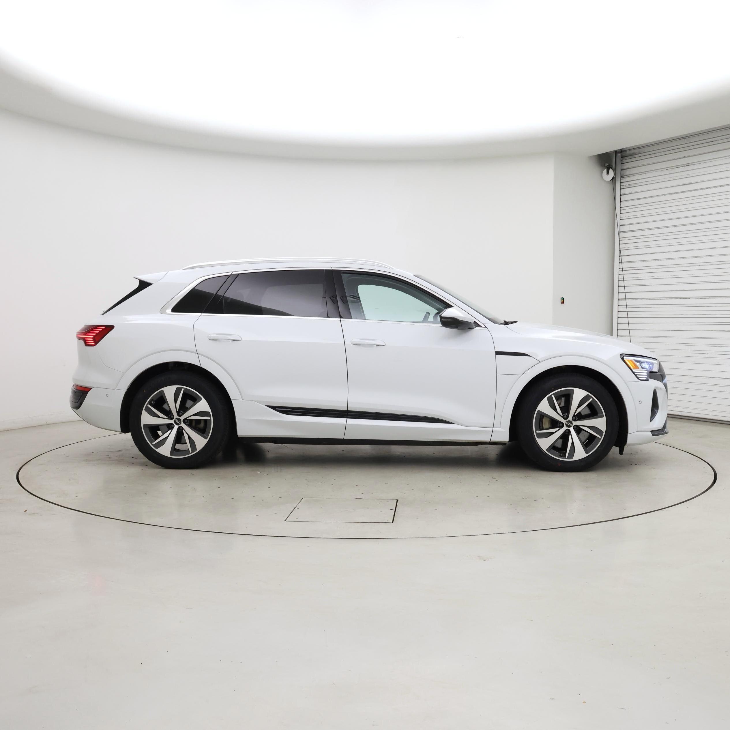 Thumbnail: 2024 Audi Q8 e-tron - 7