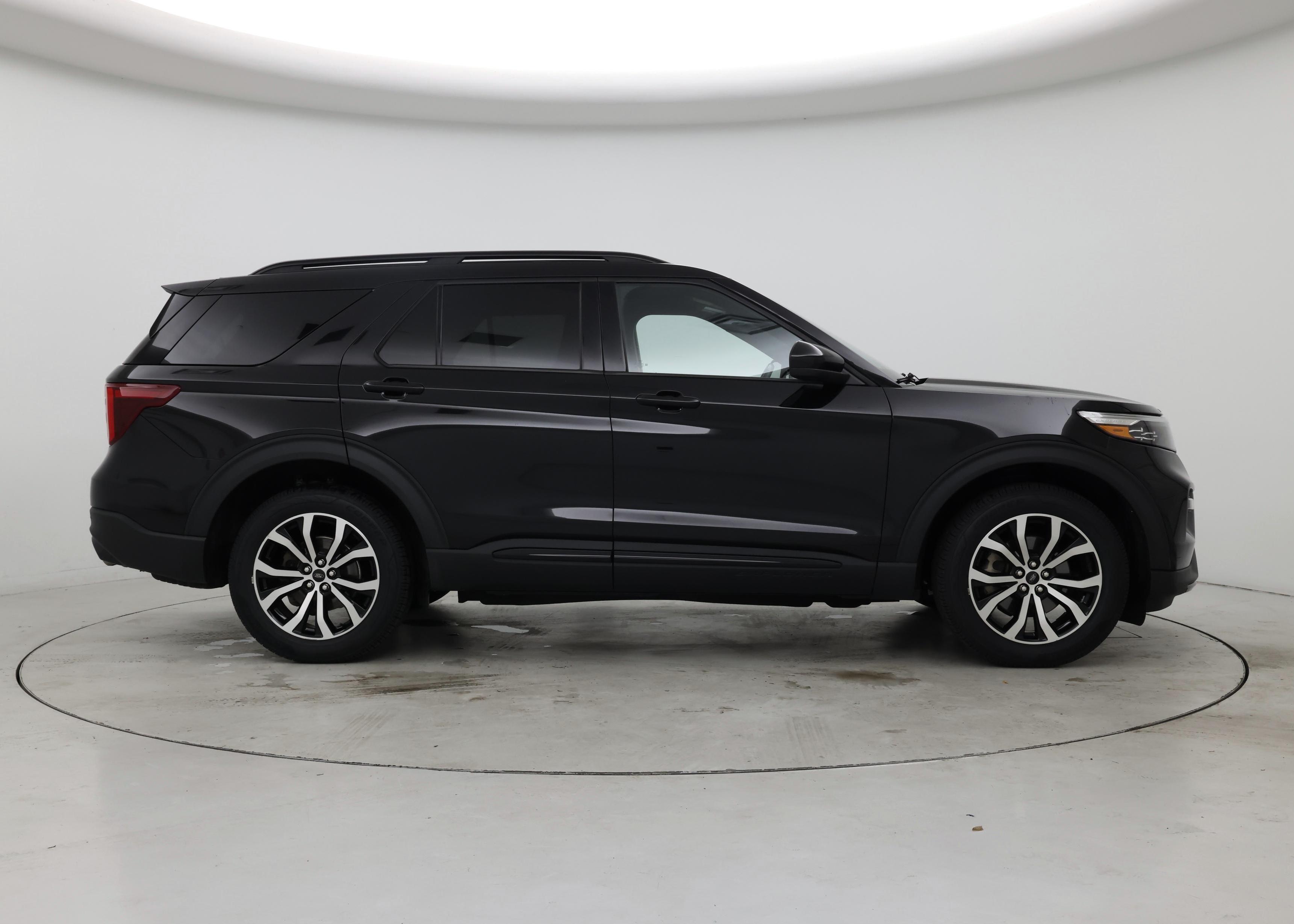 Thumbnail: 2022 Ford Explorer - 7