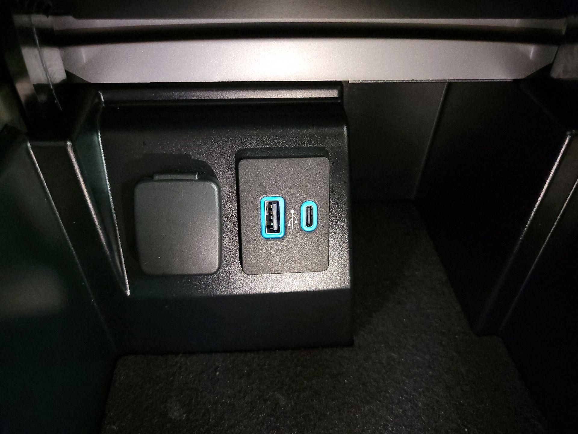 Thumbnail: 2021 Ford Explorer - 19