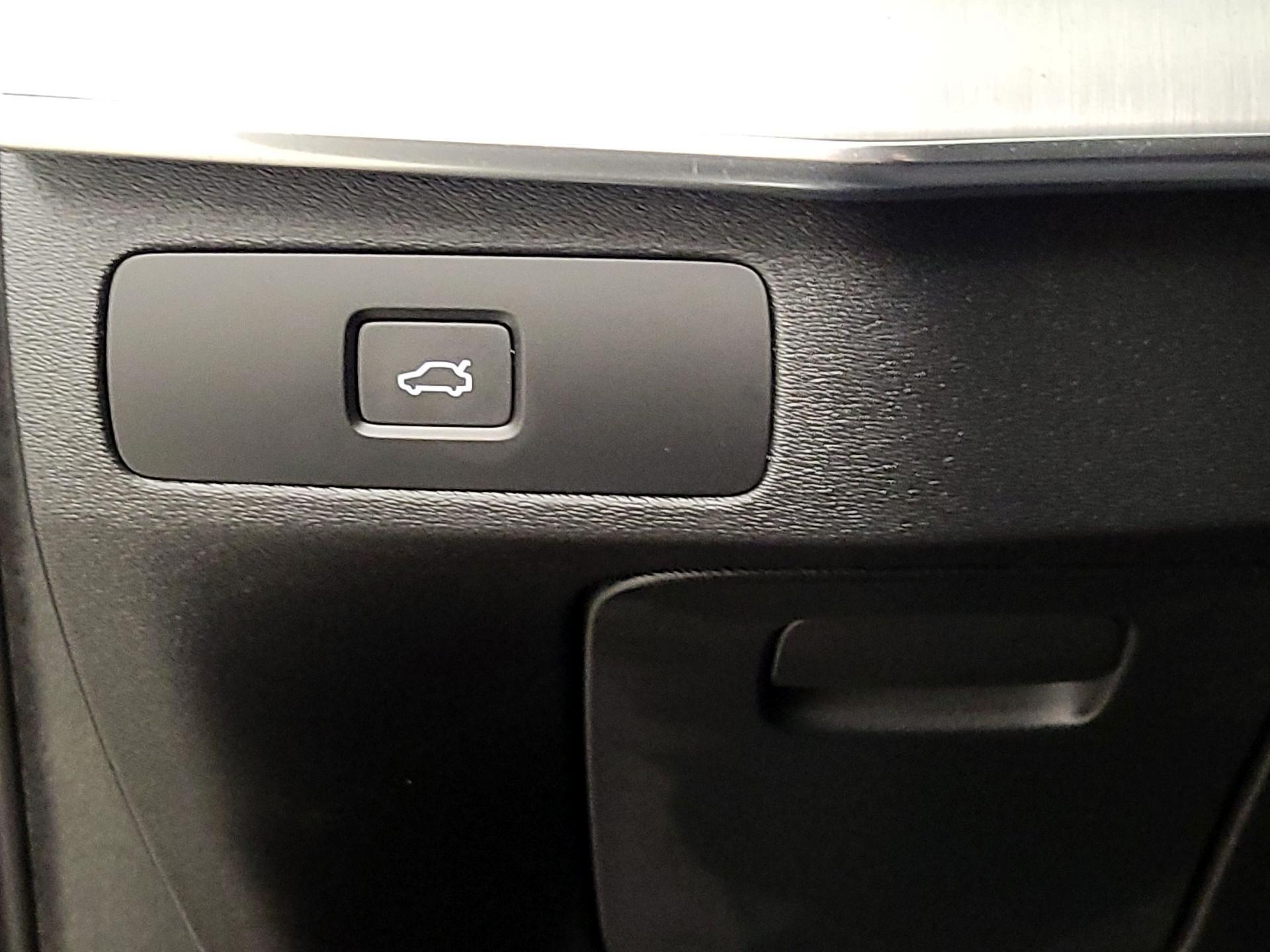 Thumbnail: 2024 Volvo XC90 - 13