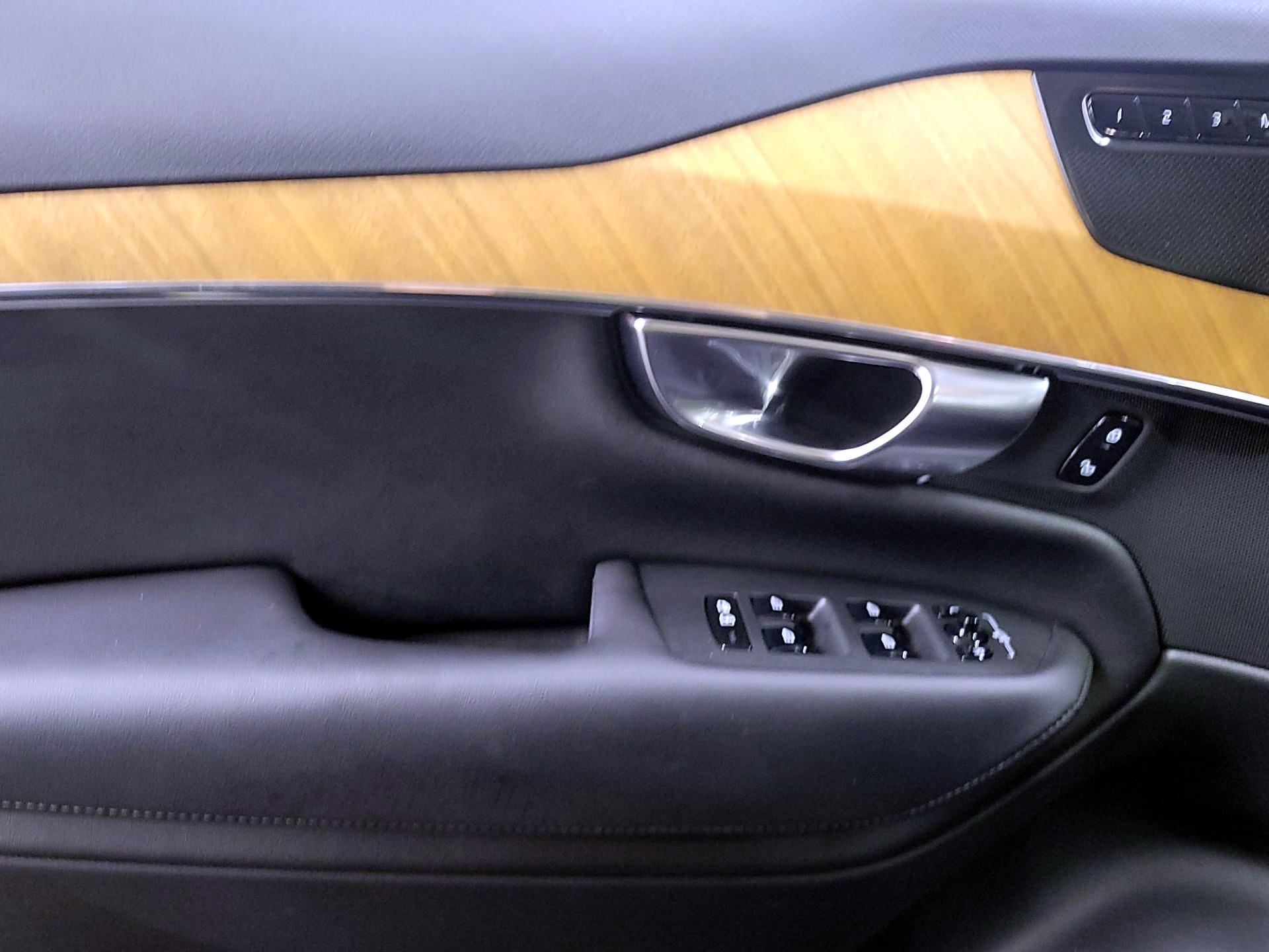 Thumbnail: 2023 Volvo XC90 - 10