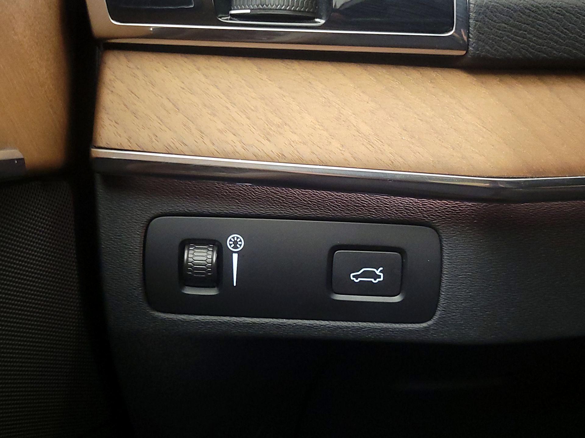 Thumbnail: 2022 Volvo XC90 - 13