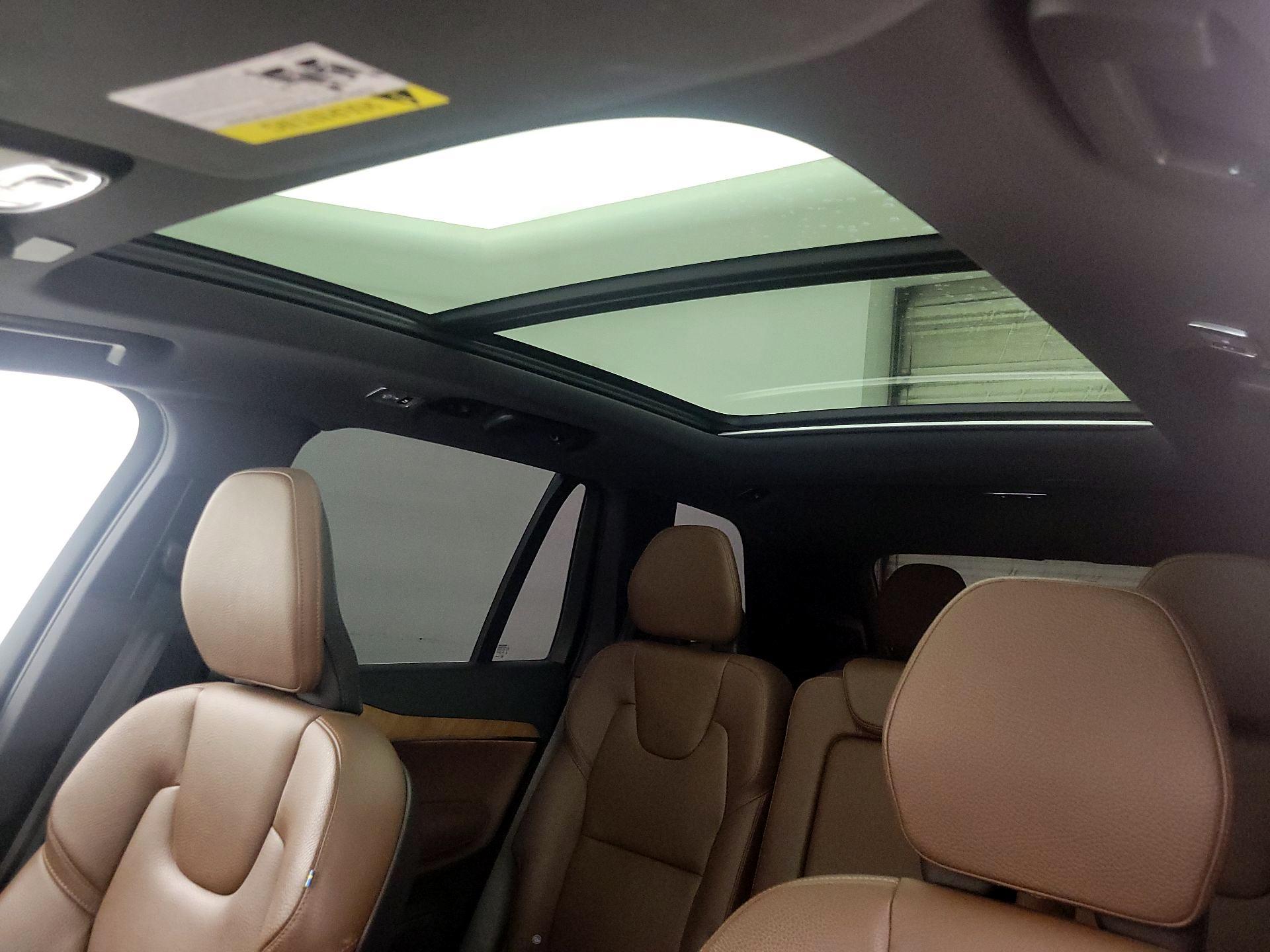 Thumbnail: 2022 Volvo XC90 - 20