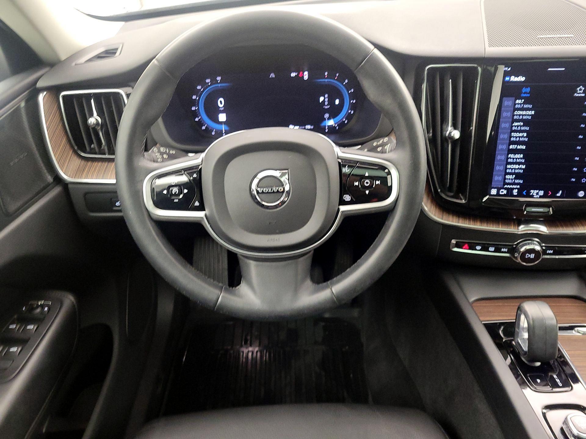 Thumbnail: 2023 Volvo XC60 - 10