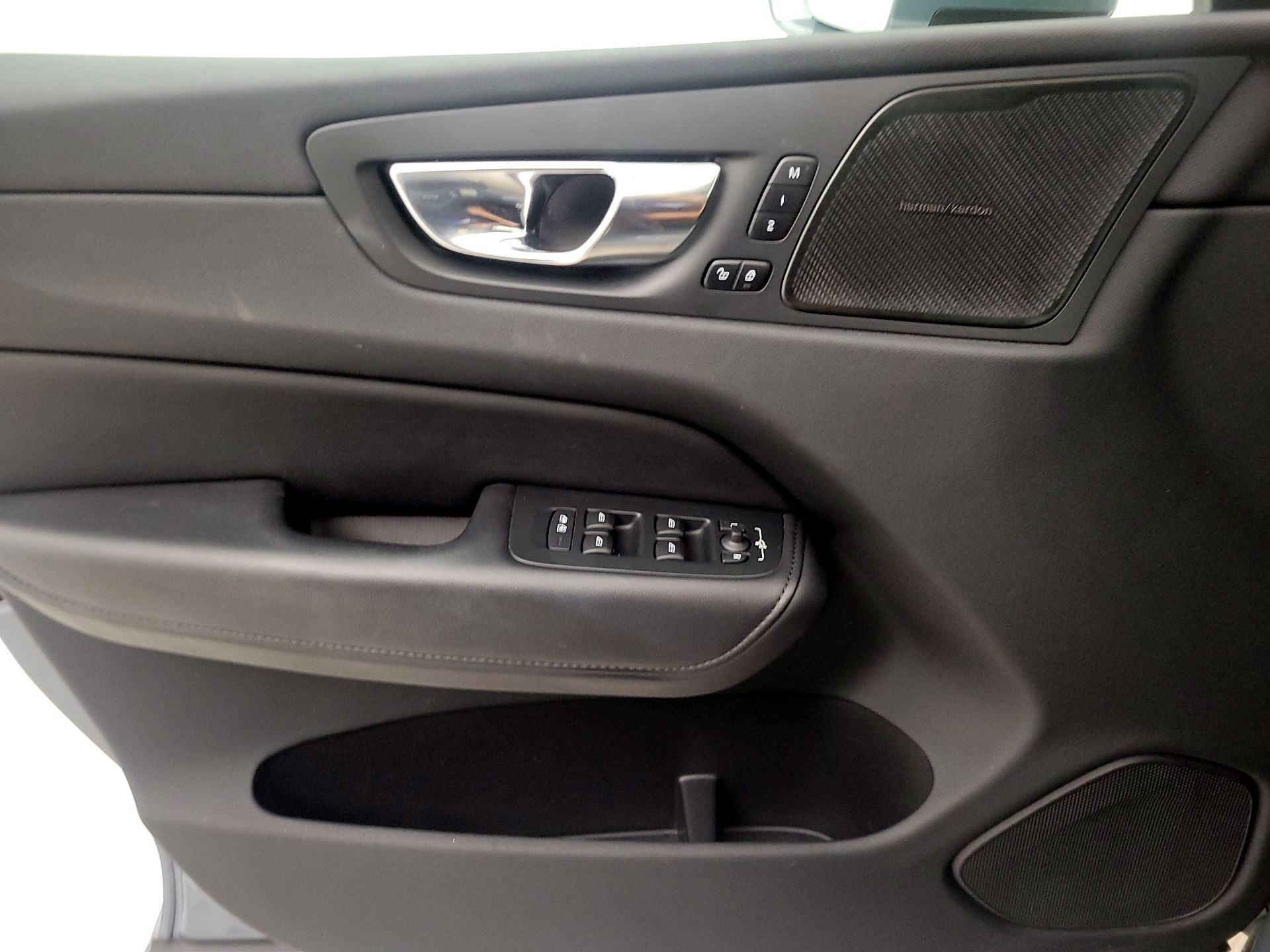 Thumbnail: 2023 Volvo XC60 - 12