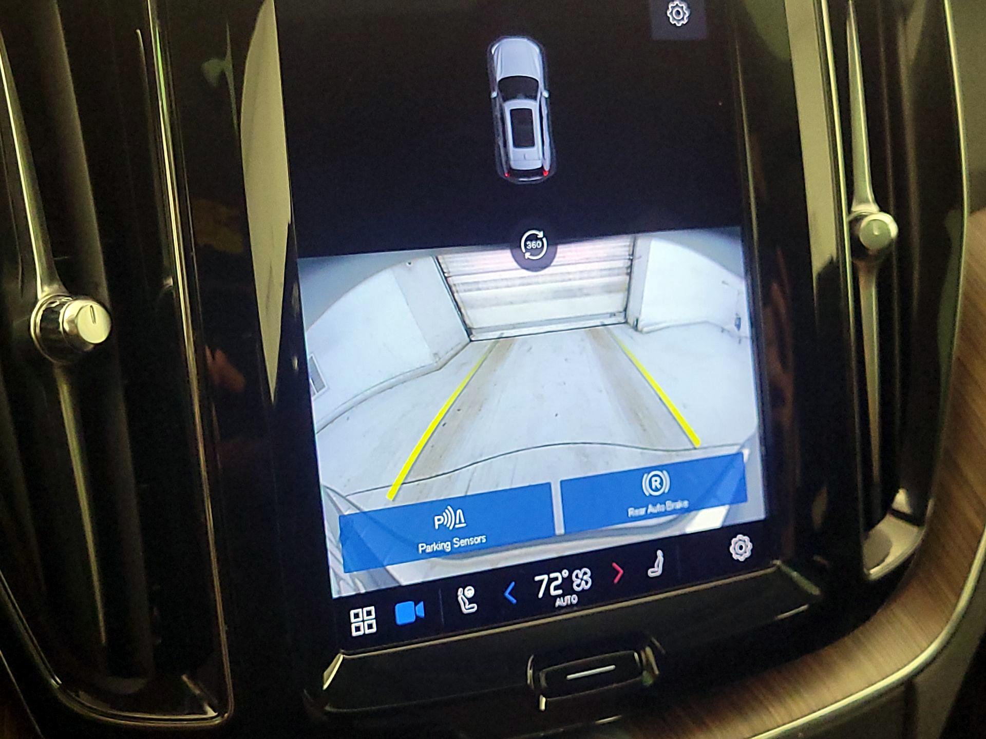 Thumbnail: 2023 Volvo XC60 - 14