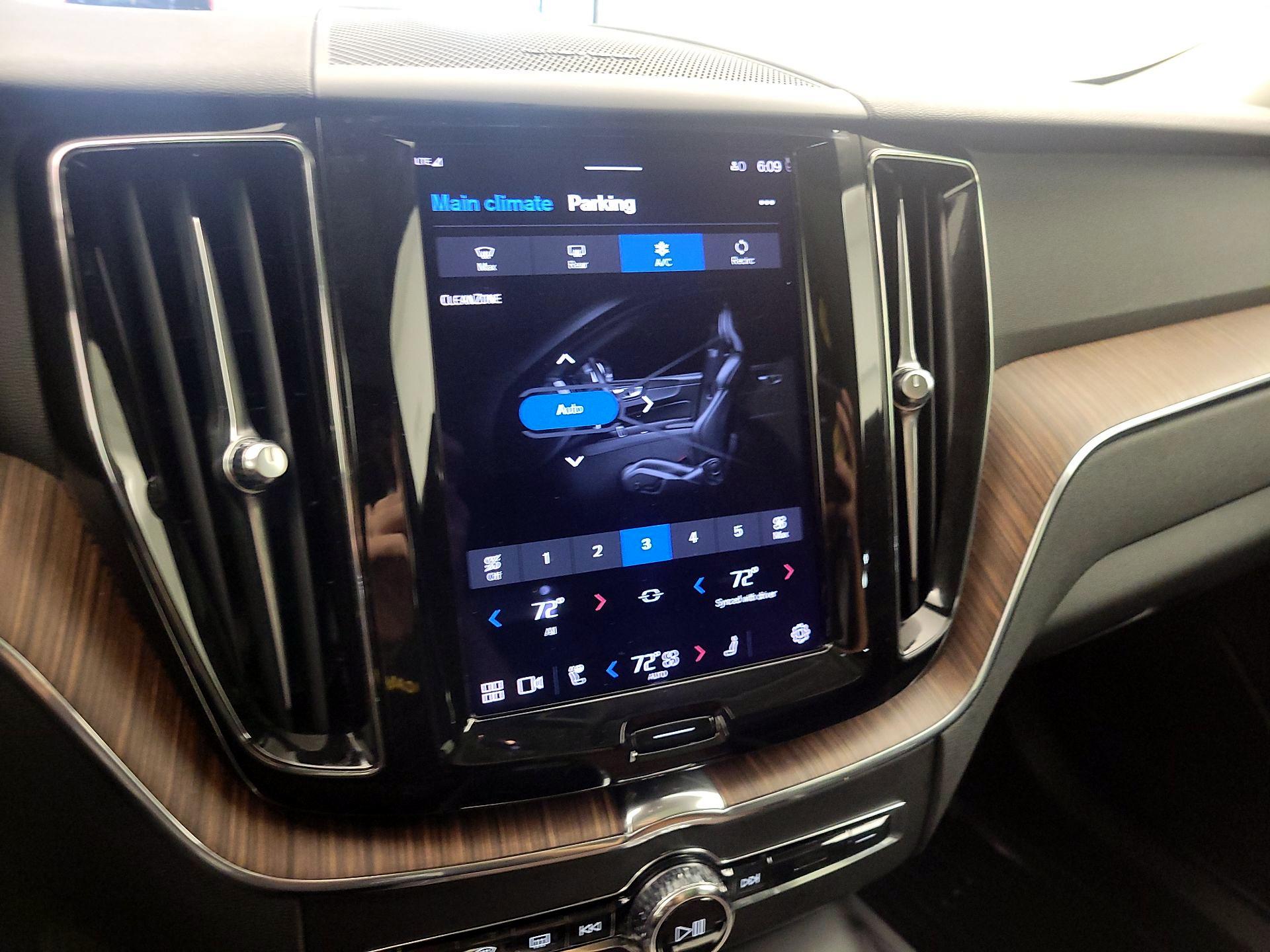 Thumbnail: 2023 Volvo XC60 - 16