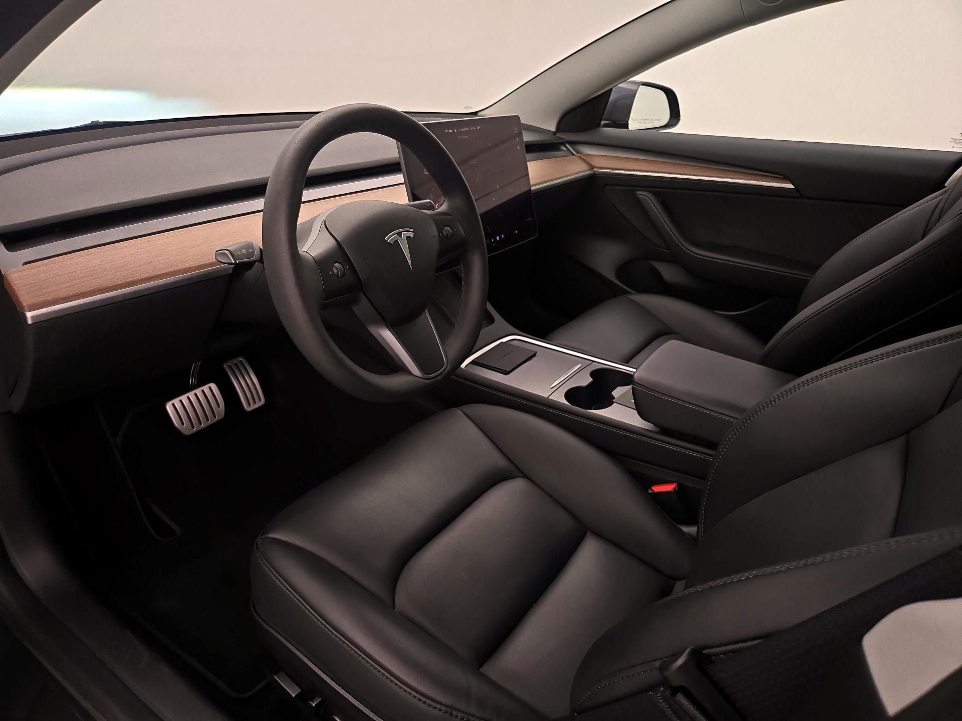 Thumbnail: 2023 Tesla Model 3 - 11