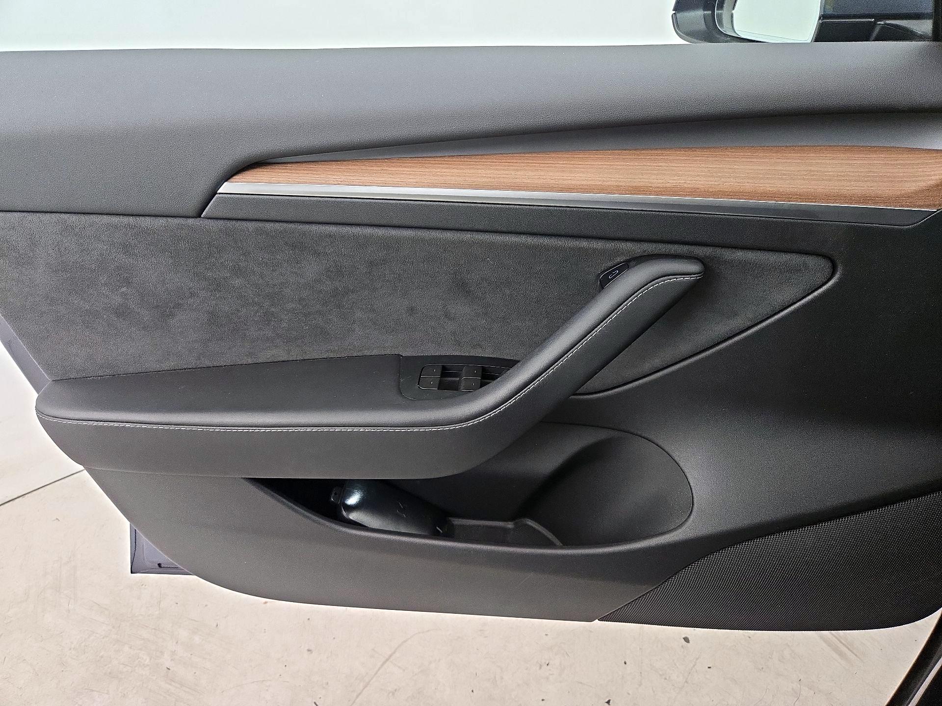 Thumbnail: 2023 Tesla Model 3 - 12