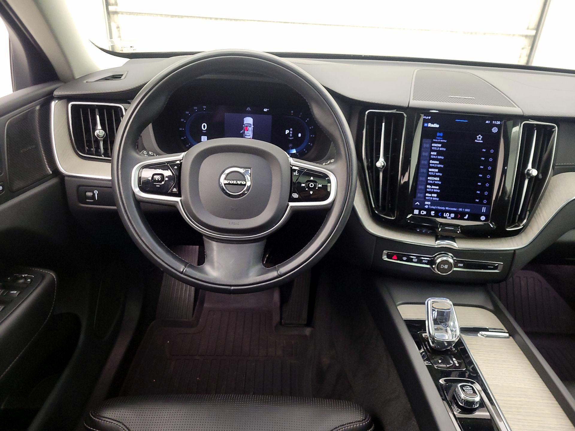 Thumbnail: 2022 Volvo XC60 - 10