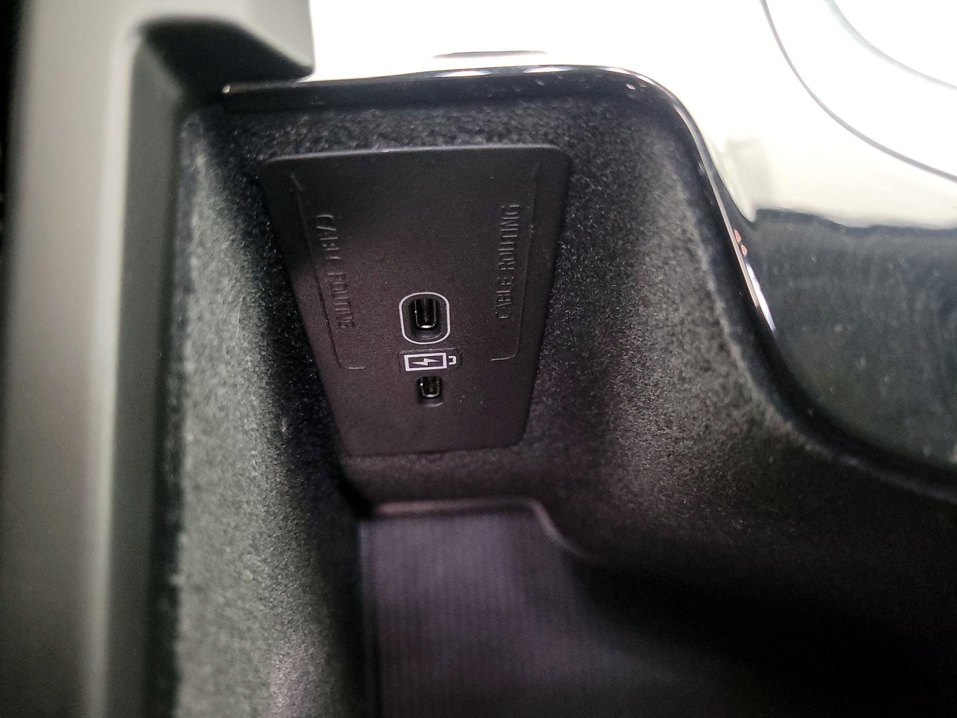 Thumbnail: 2022 Volvo XC60 - 18