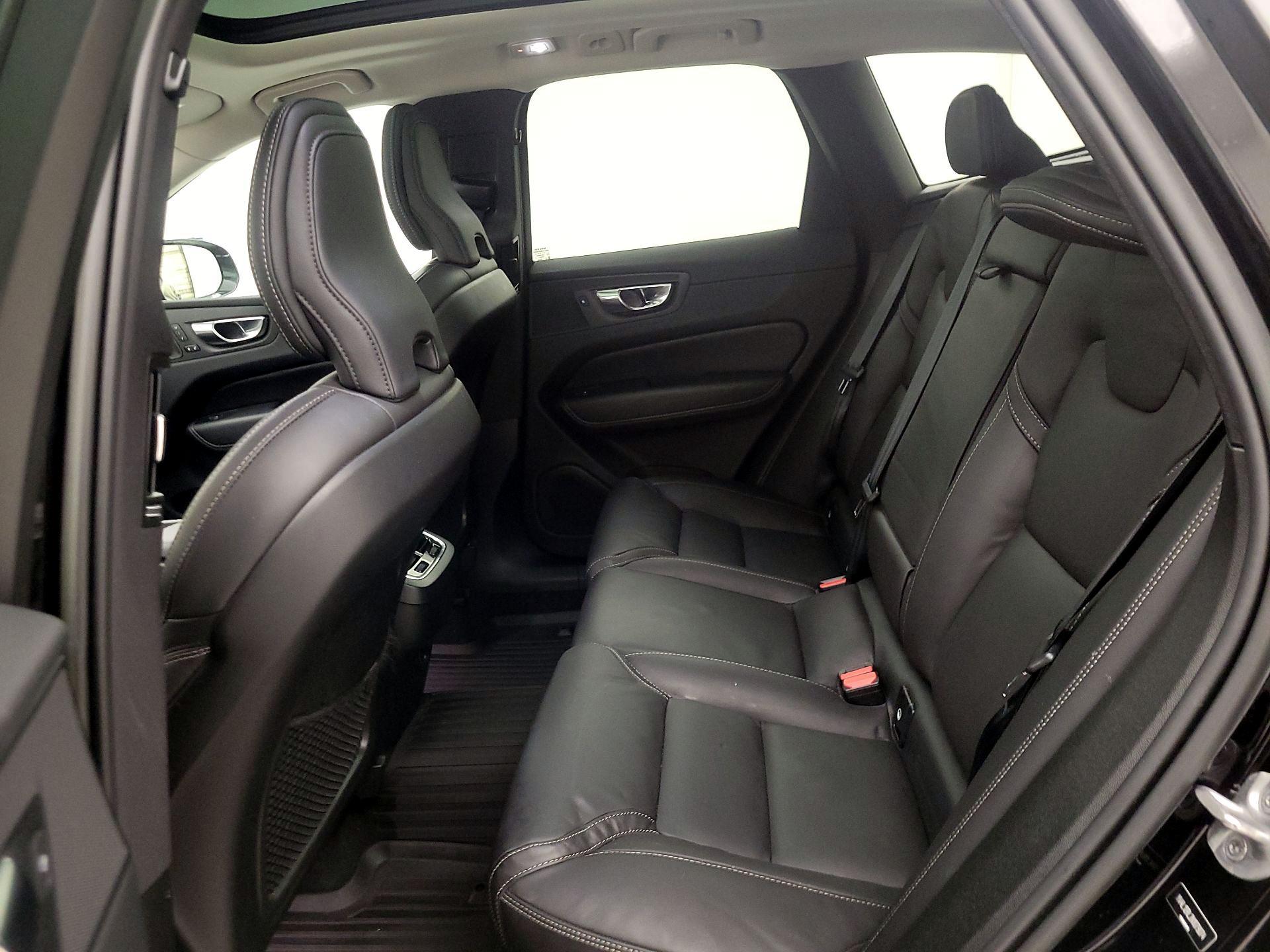 Thumbnail: 2022 Volvo XC60 - 20