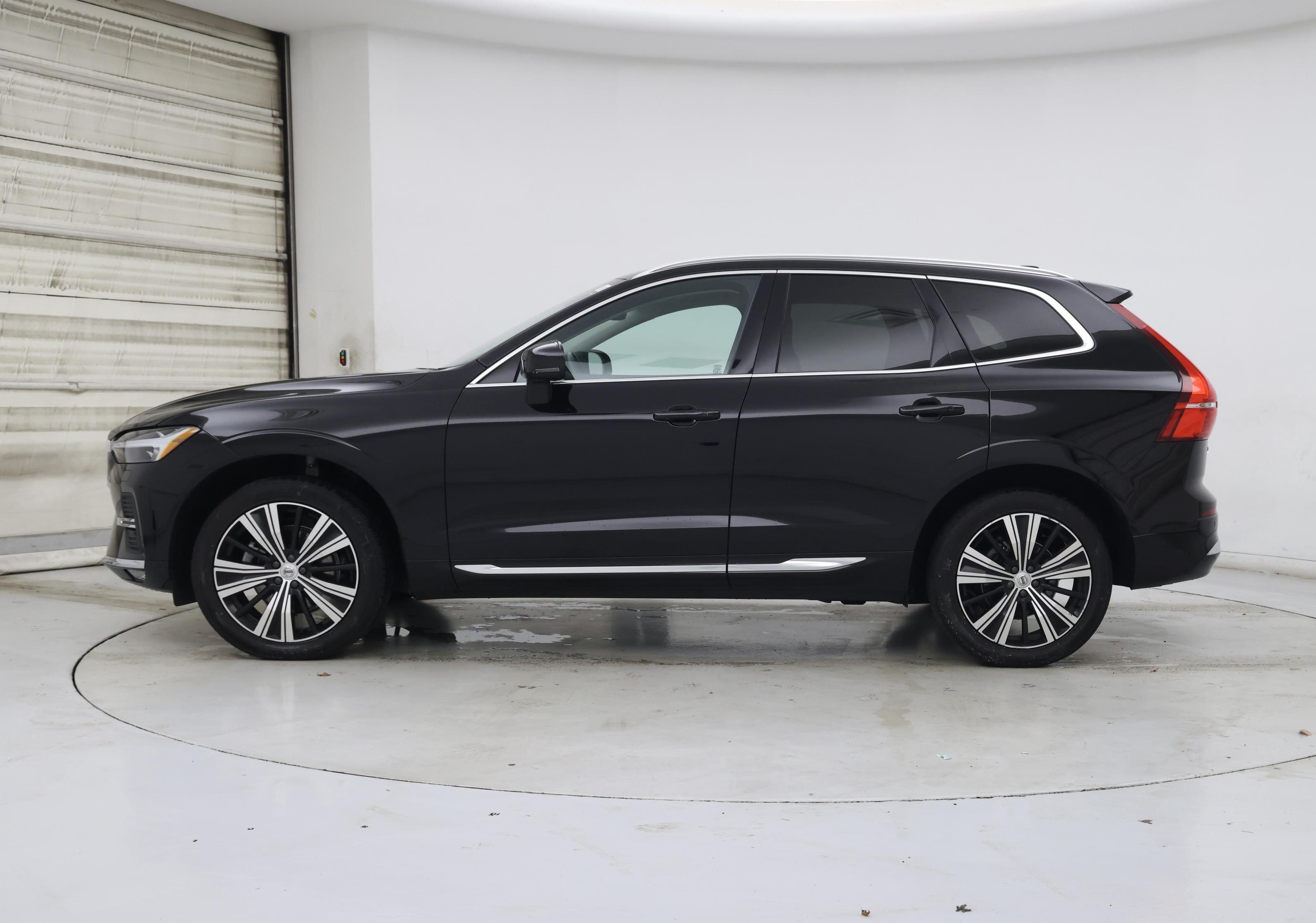 Thumbnail: 2022 Volvo XC60 - 3