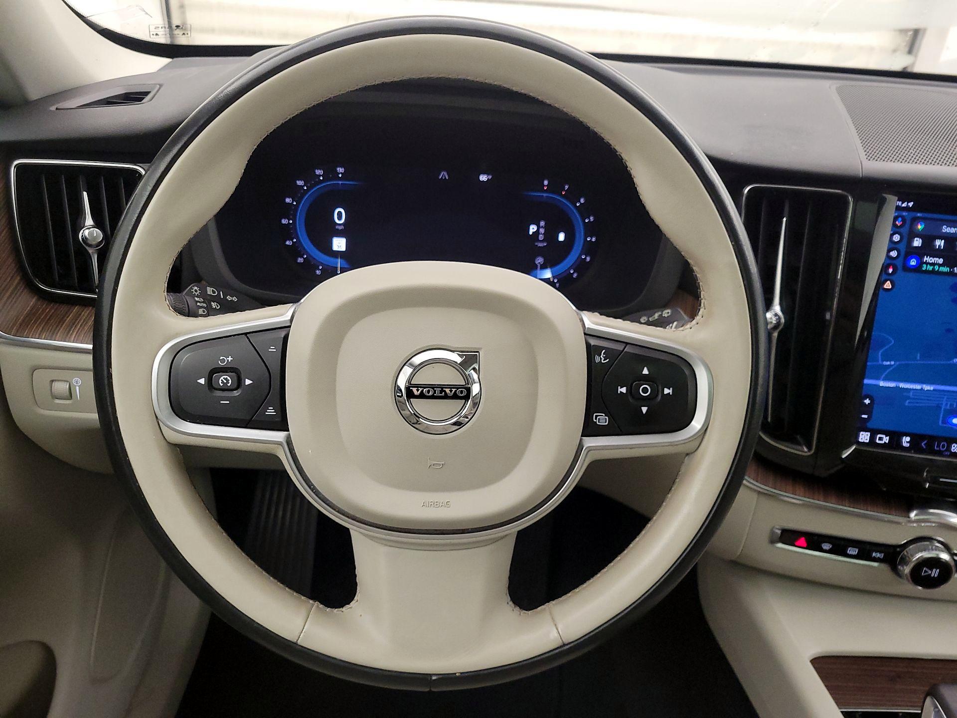 Thumbnail: 2022 Volvo XC60 - 10