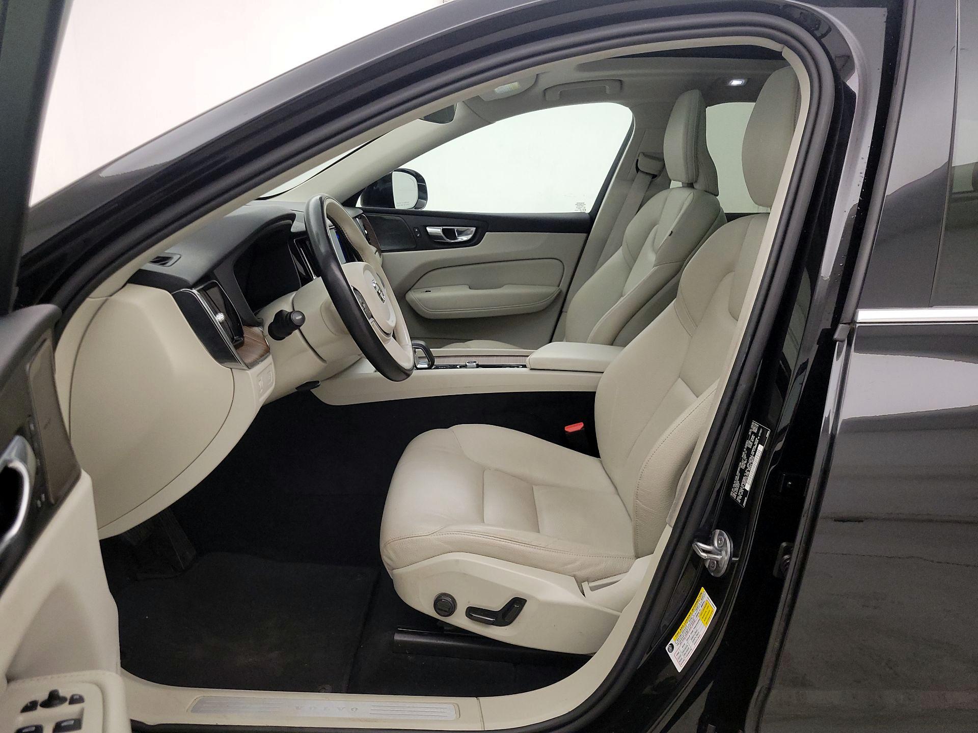 Thumbnail: 2022 Volvo XC60 - 11