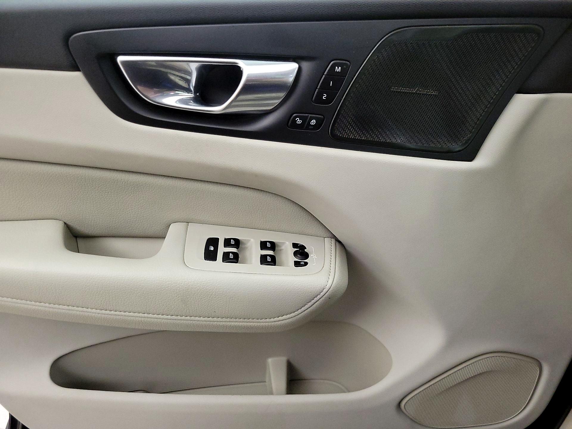 Thumbnail: 2022 Volvo XC60 - 12
