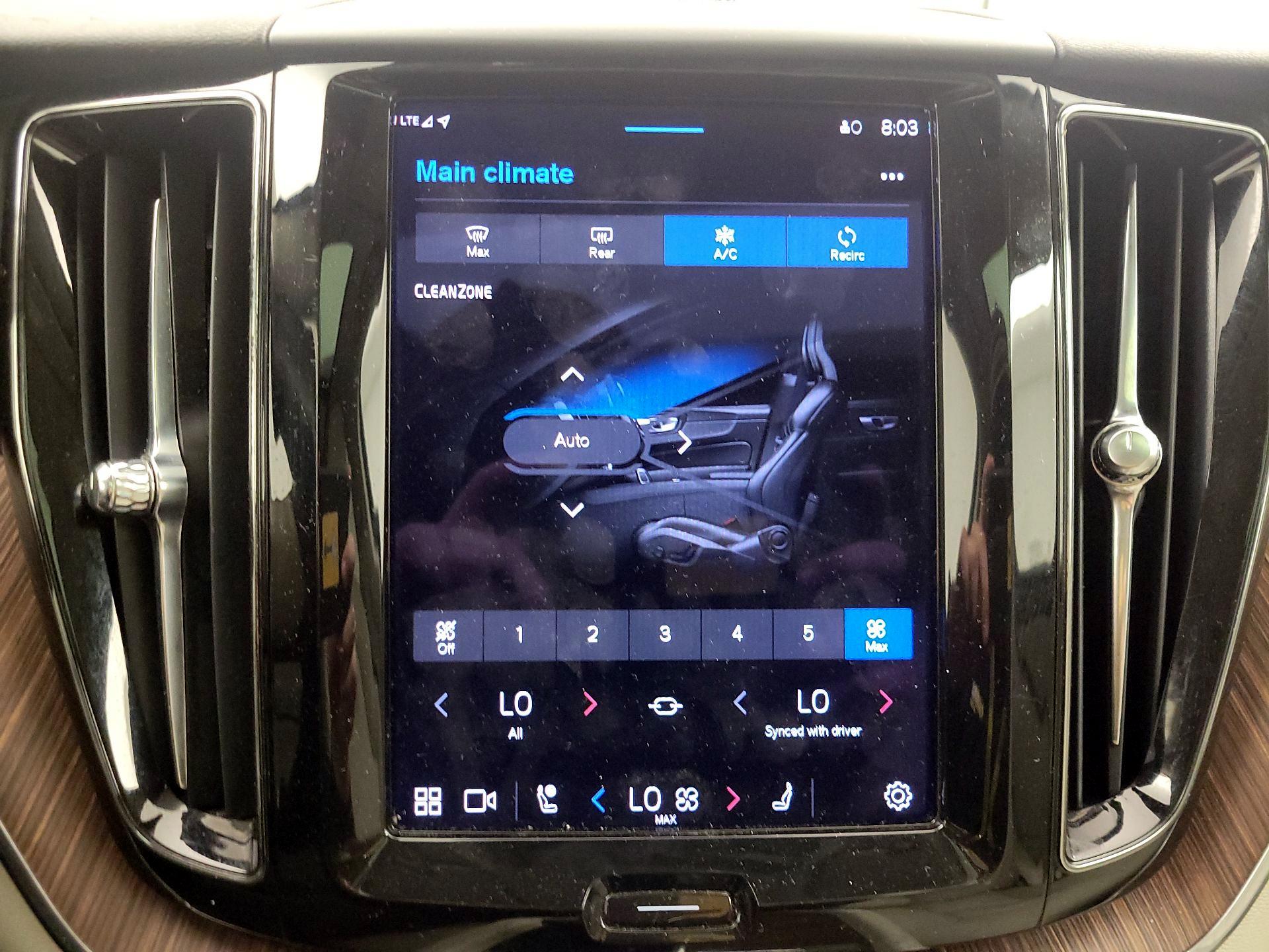 Thumbnail: 2022 Volvo XC60 - 17