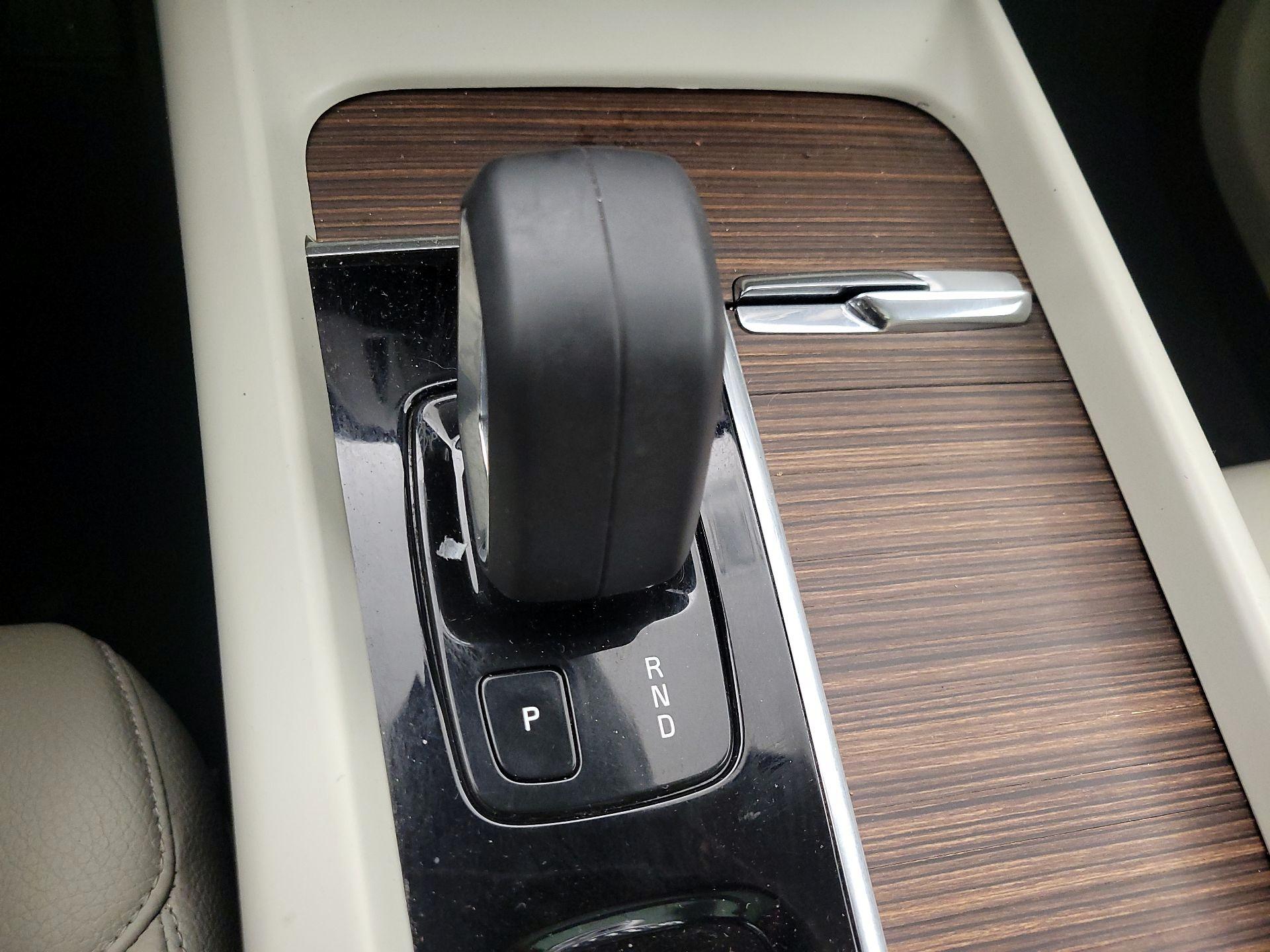 Thumbnail: 2022 Volvo XC60 - 18