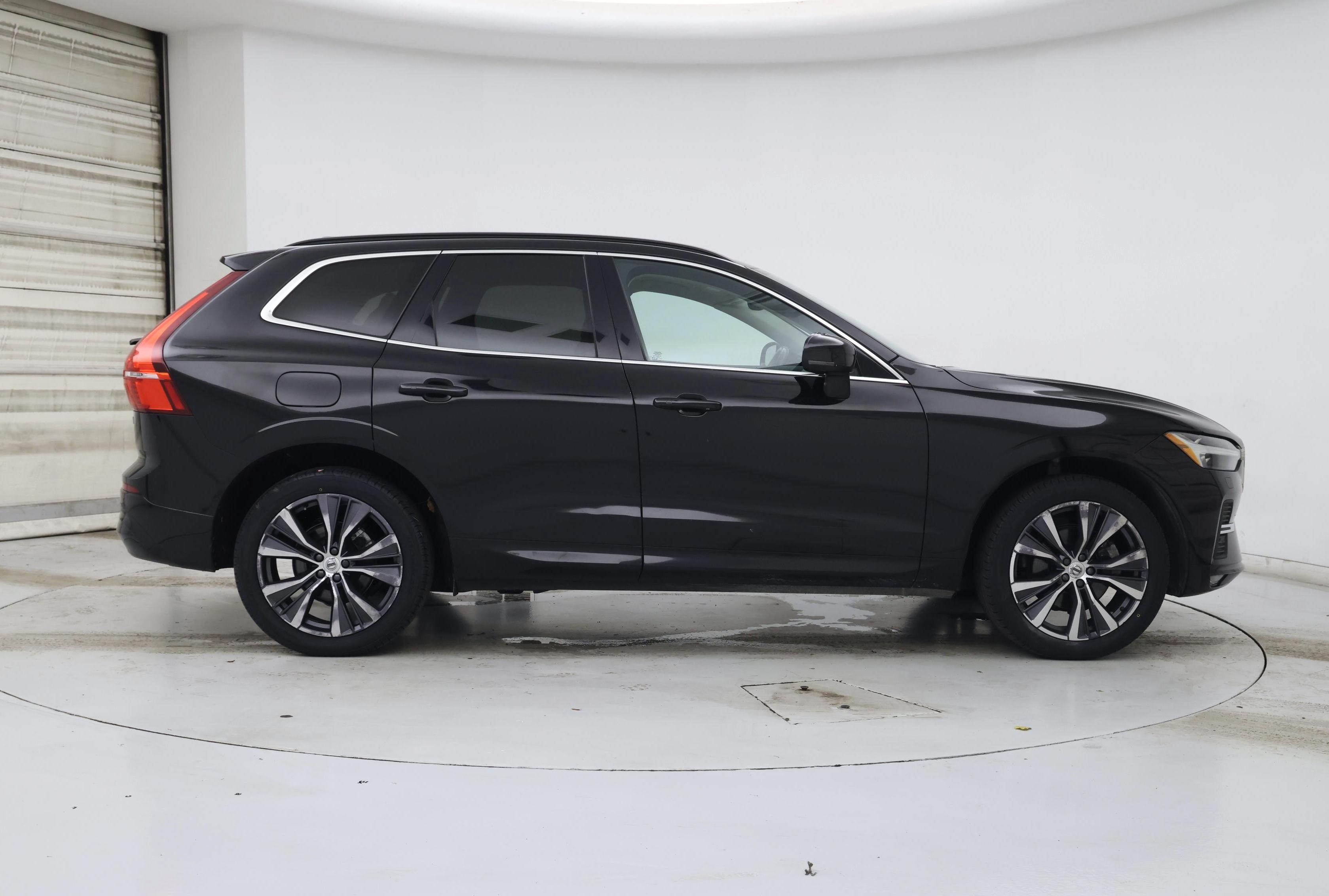 Thumbnail: 2022 Volvo XC60 - 7