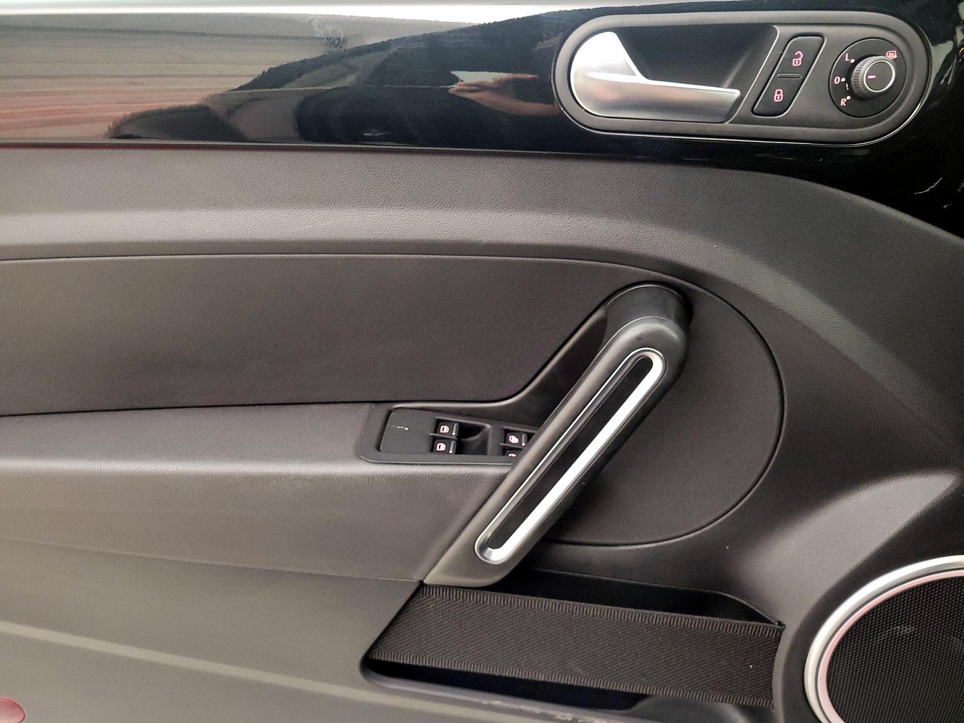 Thumbnail: 2019 Volkswagen Beetle - 12
