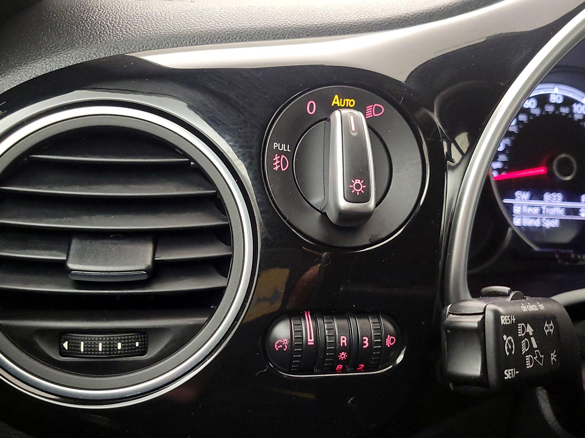Thumbnail: 2019 Volkswagen Beetle - 13