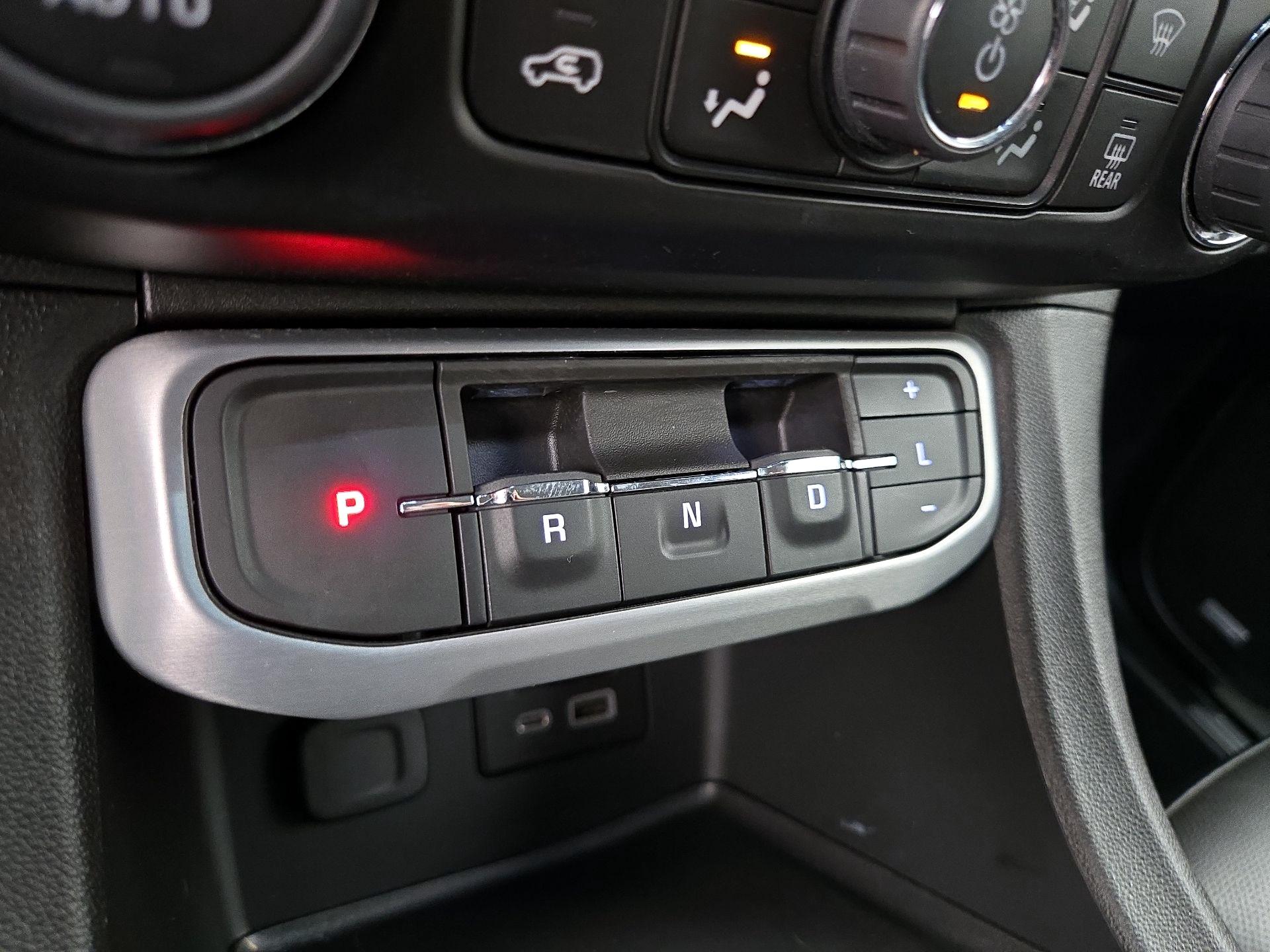 Thumbnail: 2023 GMC Acadia - 18
