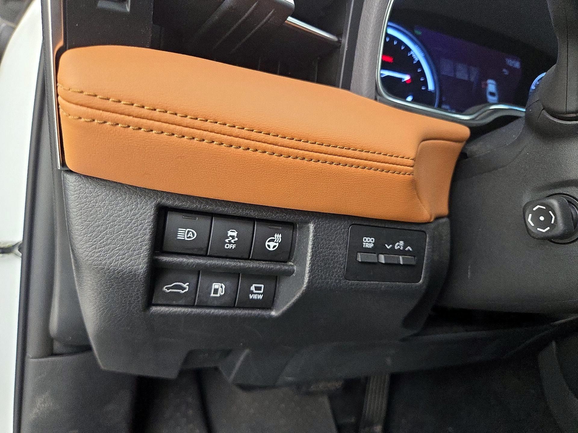 Thumbnail: 2020 Toyota Avalon - 13
