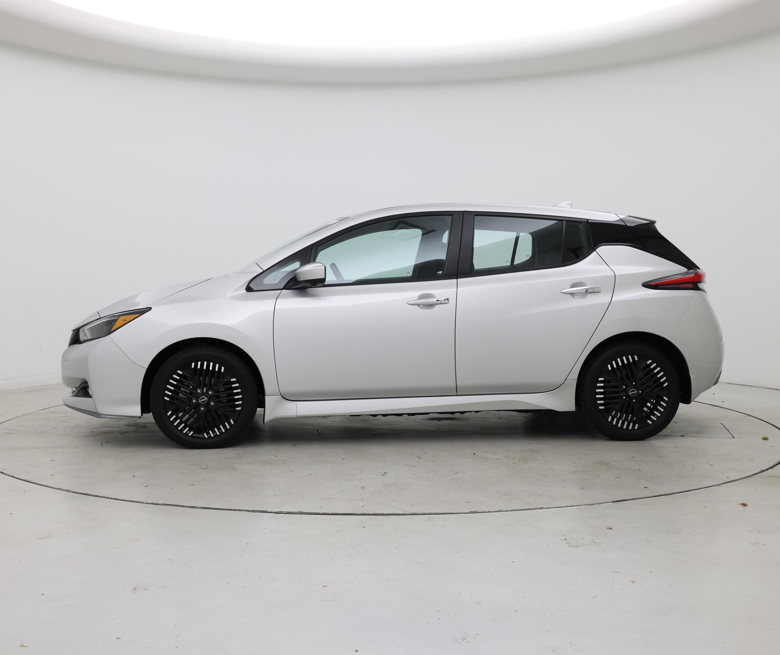 Thumbnail: 2023 Nissan Leaf - 3