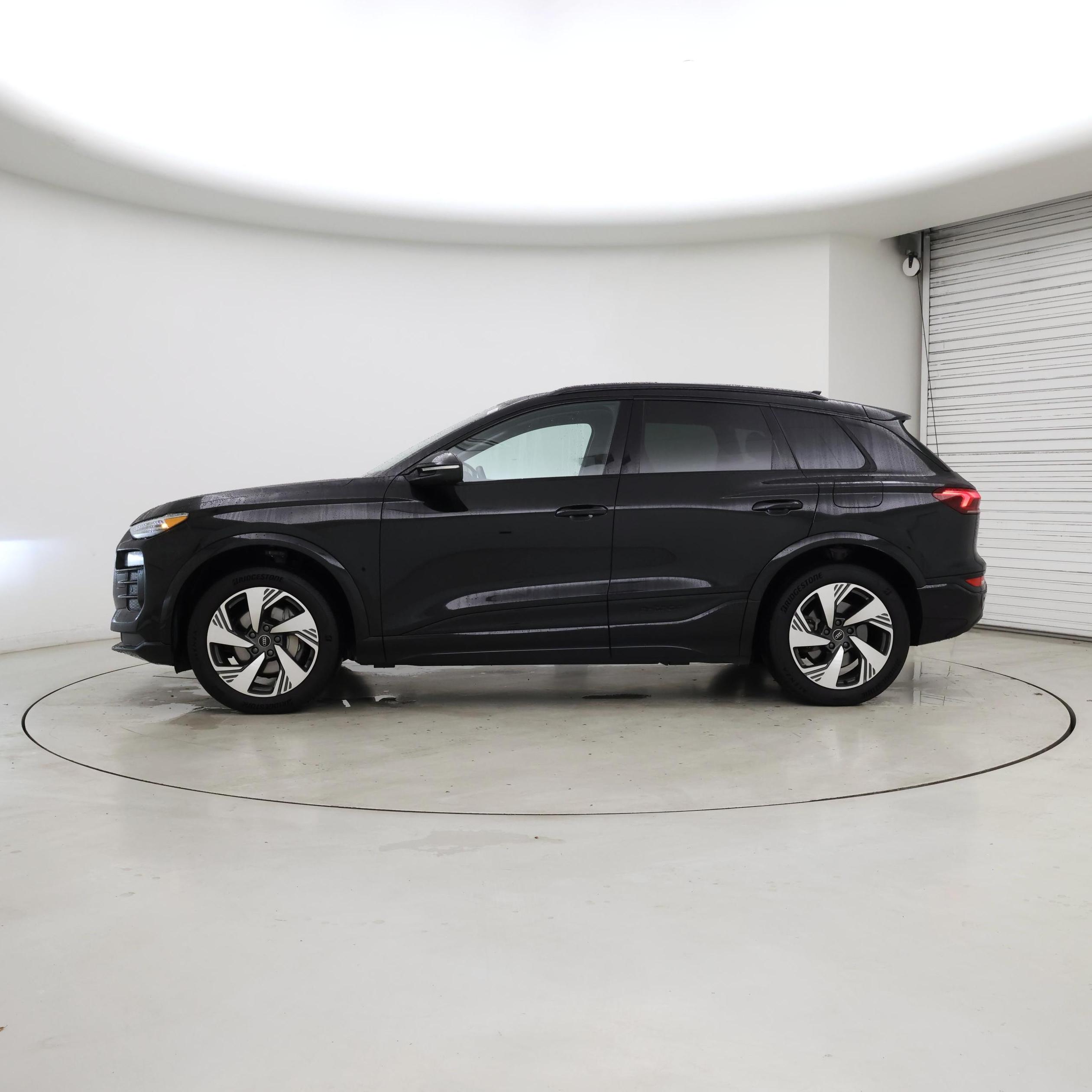Thumbnail: 2025 Audi Q6 e-tron - 3