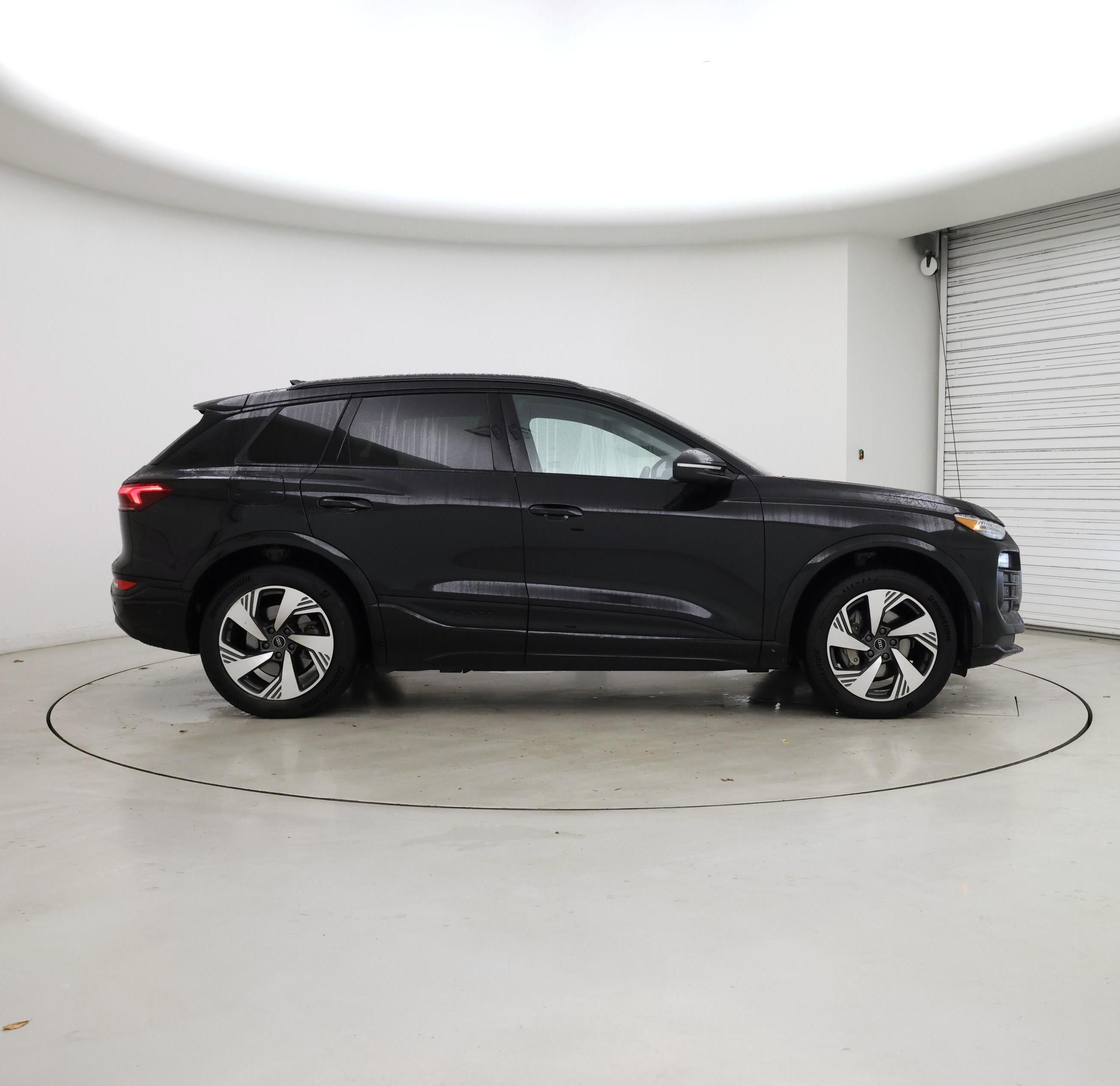 Thumbnail: 2025 Audi Q6 e-tron - 7