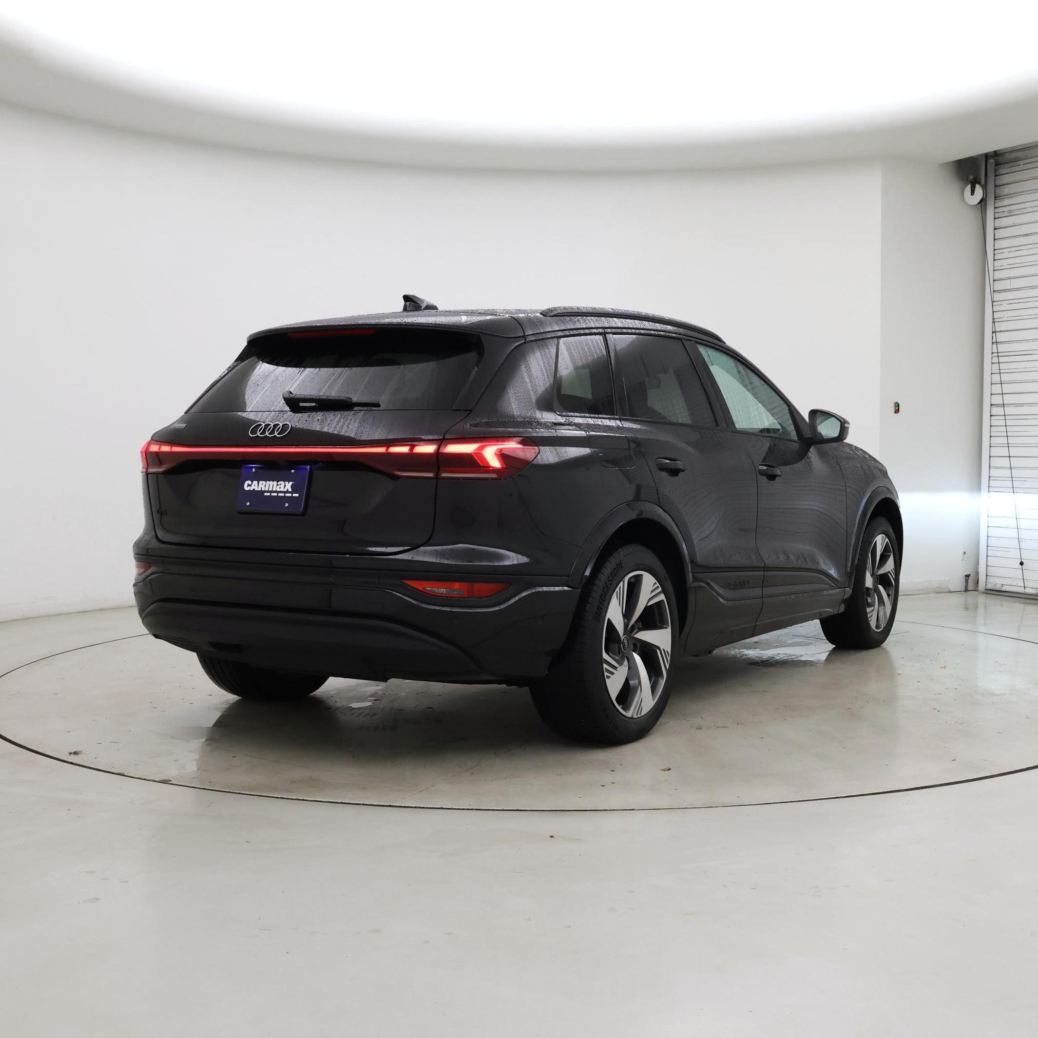 Thumbnail: 2025 Audi Q6 e-tron - 8