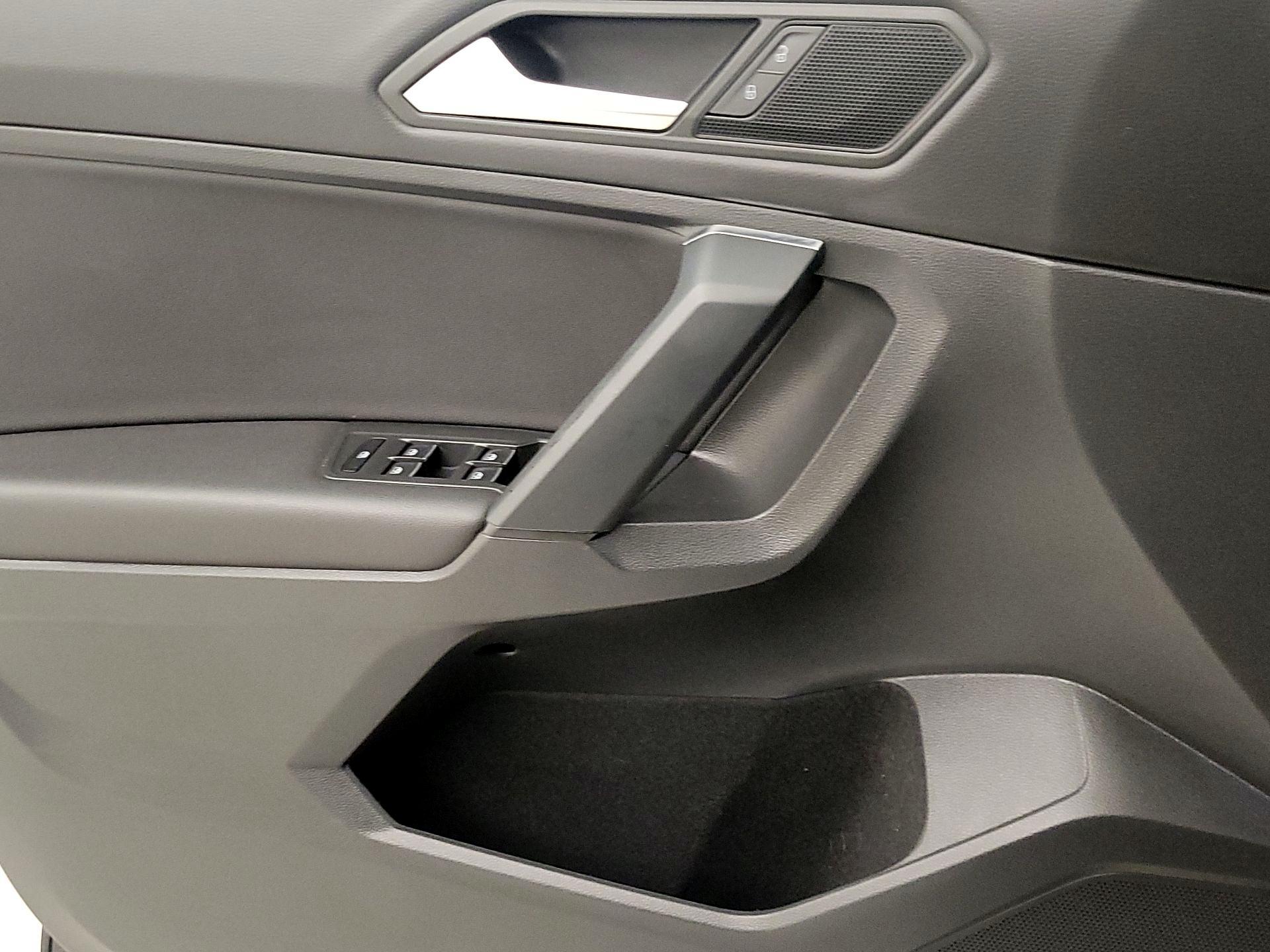 Thumbnail: 2019 Volkswagen Tiguan - 10