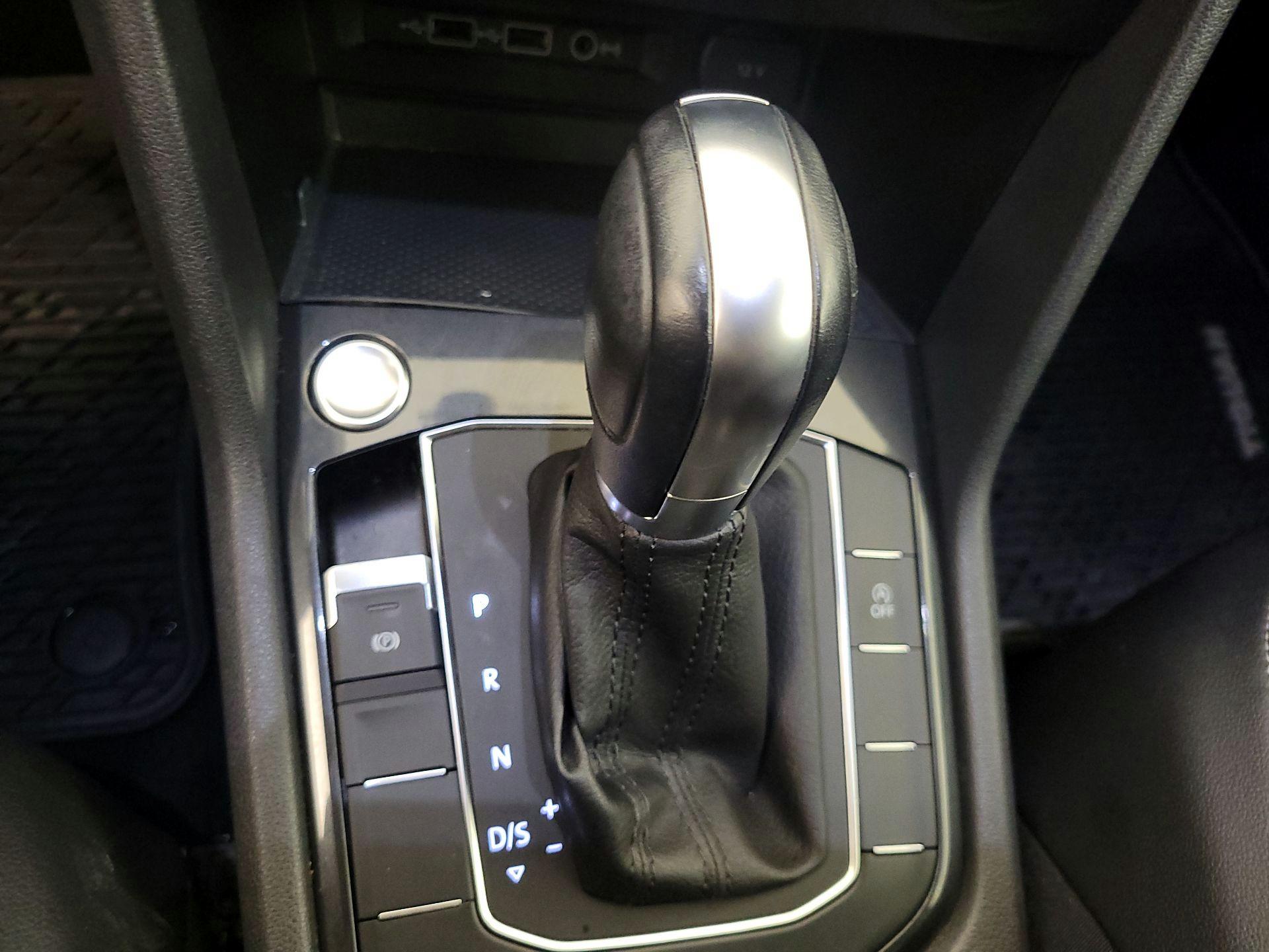 Thumbnail: 2019 Volkswagen Tiguan - 15