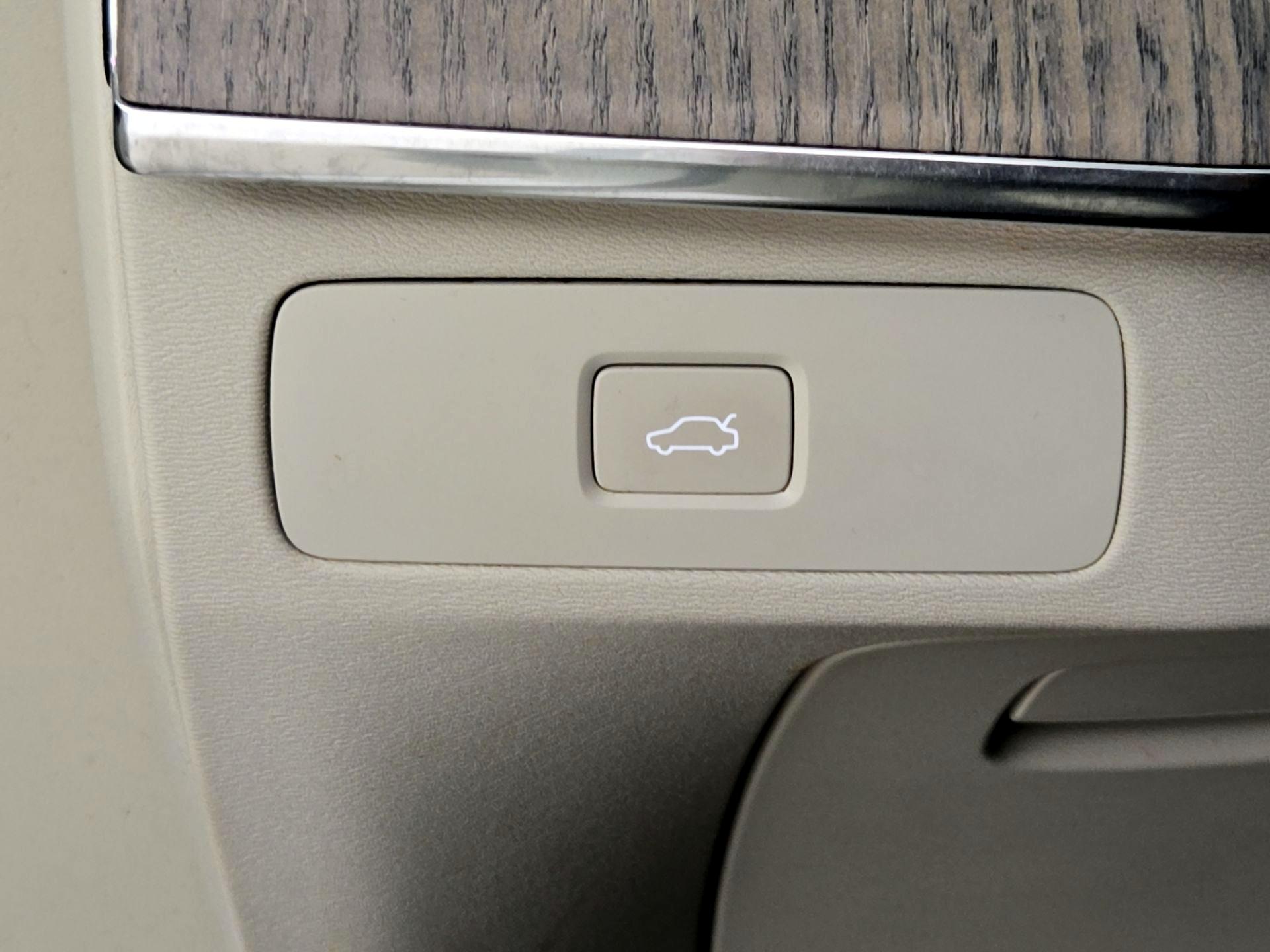 Thumbnail: 2023 Volvo XC90 - 13