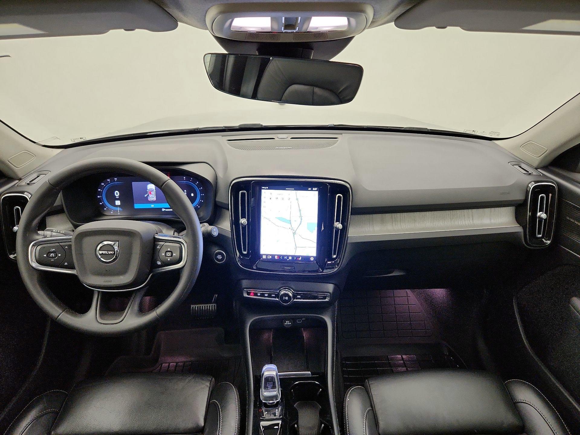 Thumbnail: 2023 Volvo XC40 - 9