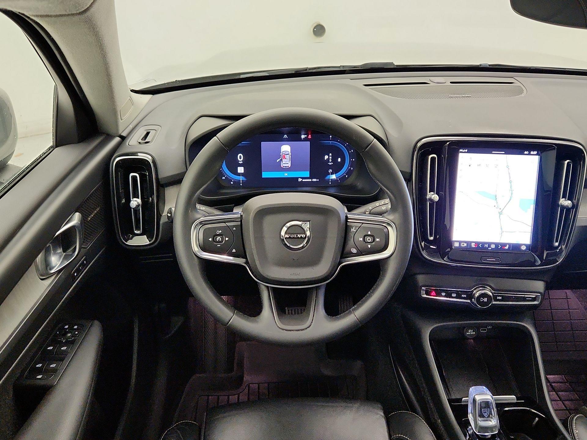 Thumbnail: 2023 Volvo XC40 - 10